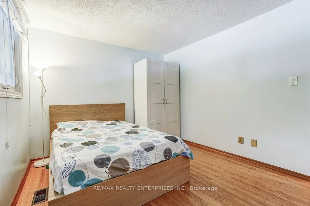 1231 Kingsmead Crescent