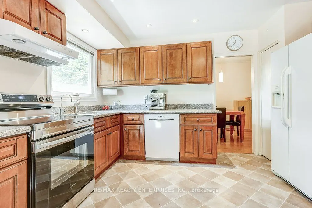 1231 Kingsmead Crescent