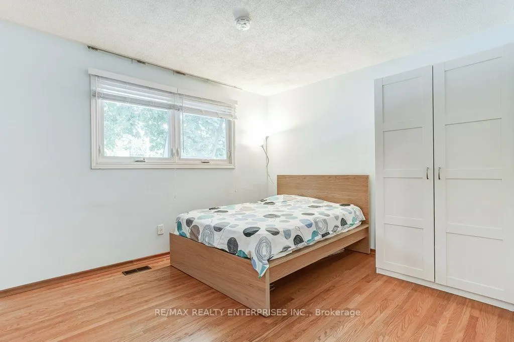 1231 Kingsmead Crescent