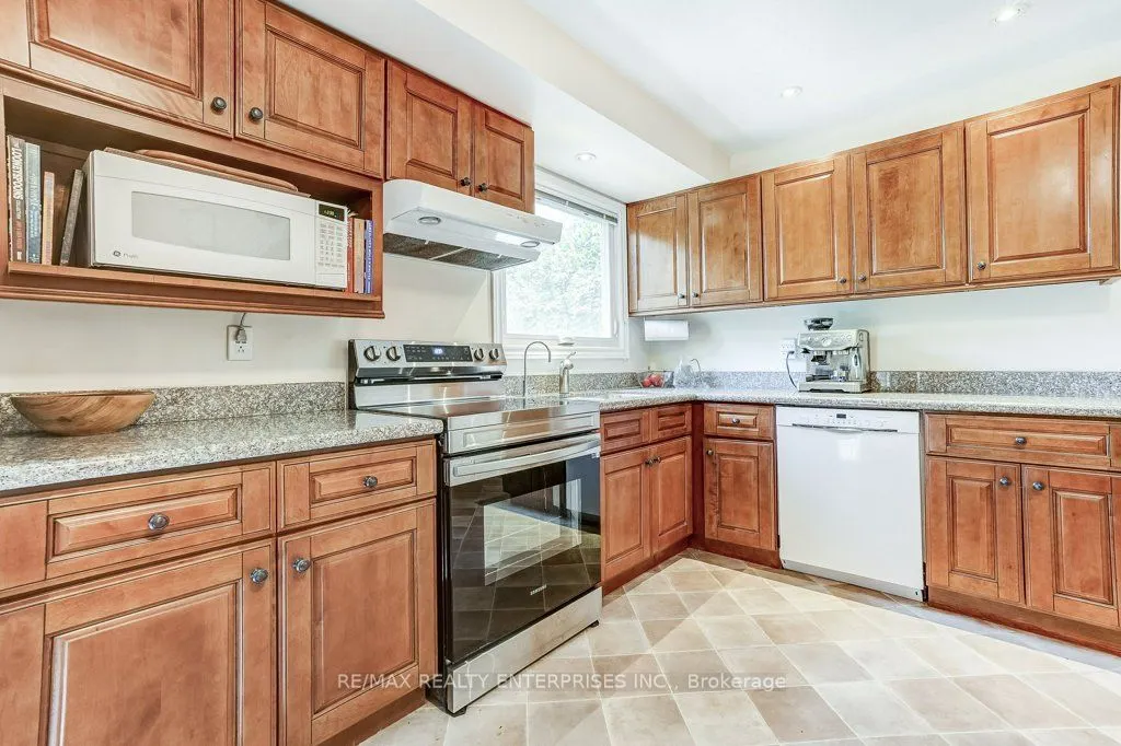 1231 Kingsmead Crescent