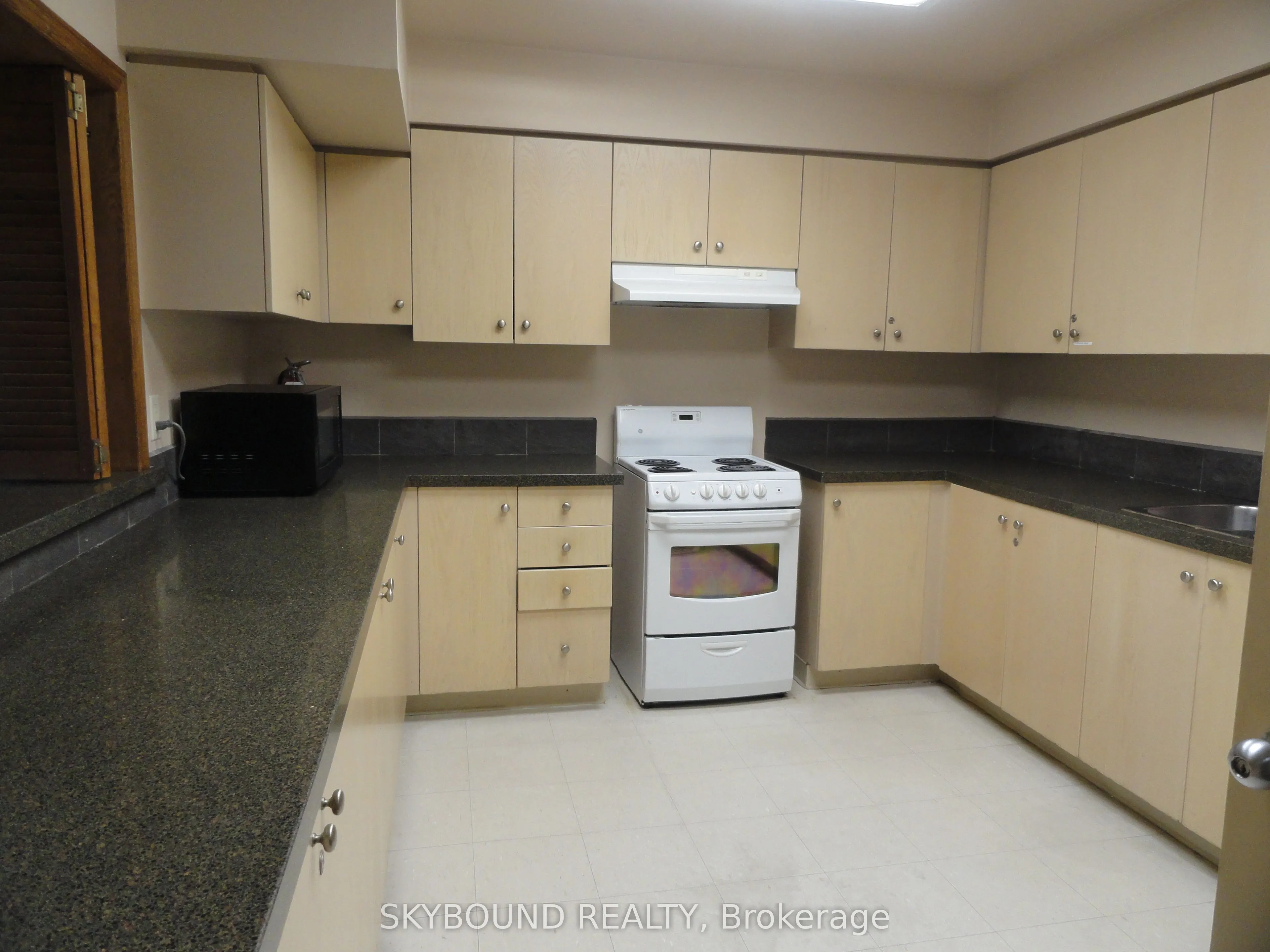 2177 Burnhamthorpe Road W, #909