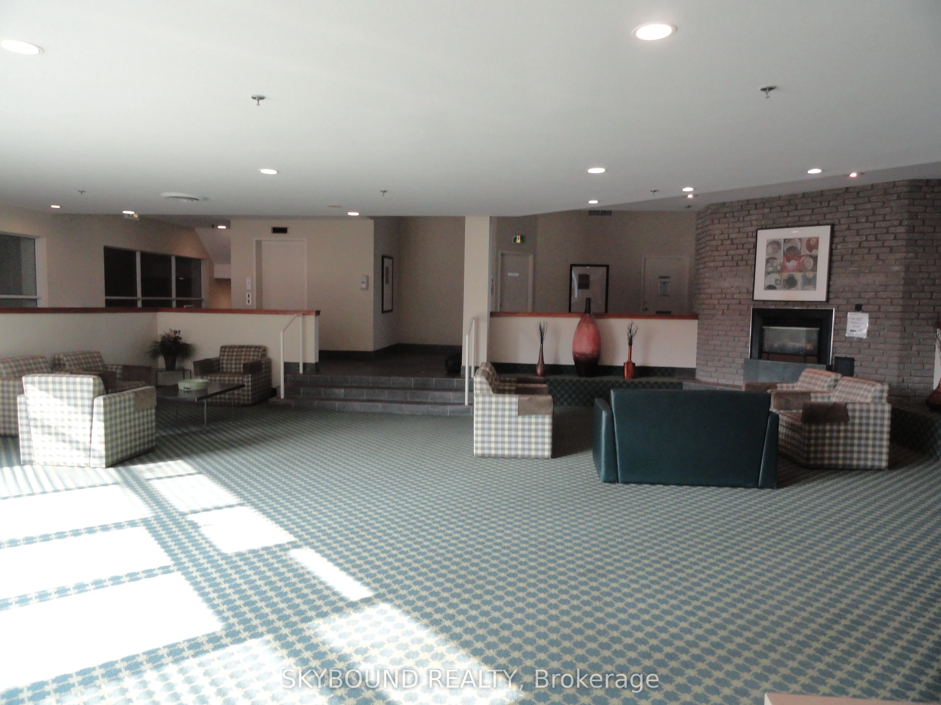 2177 Burnhamthorpe Road W, #909
