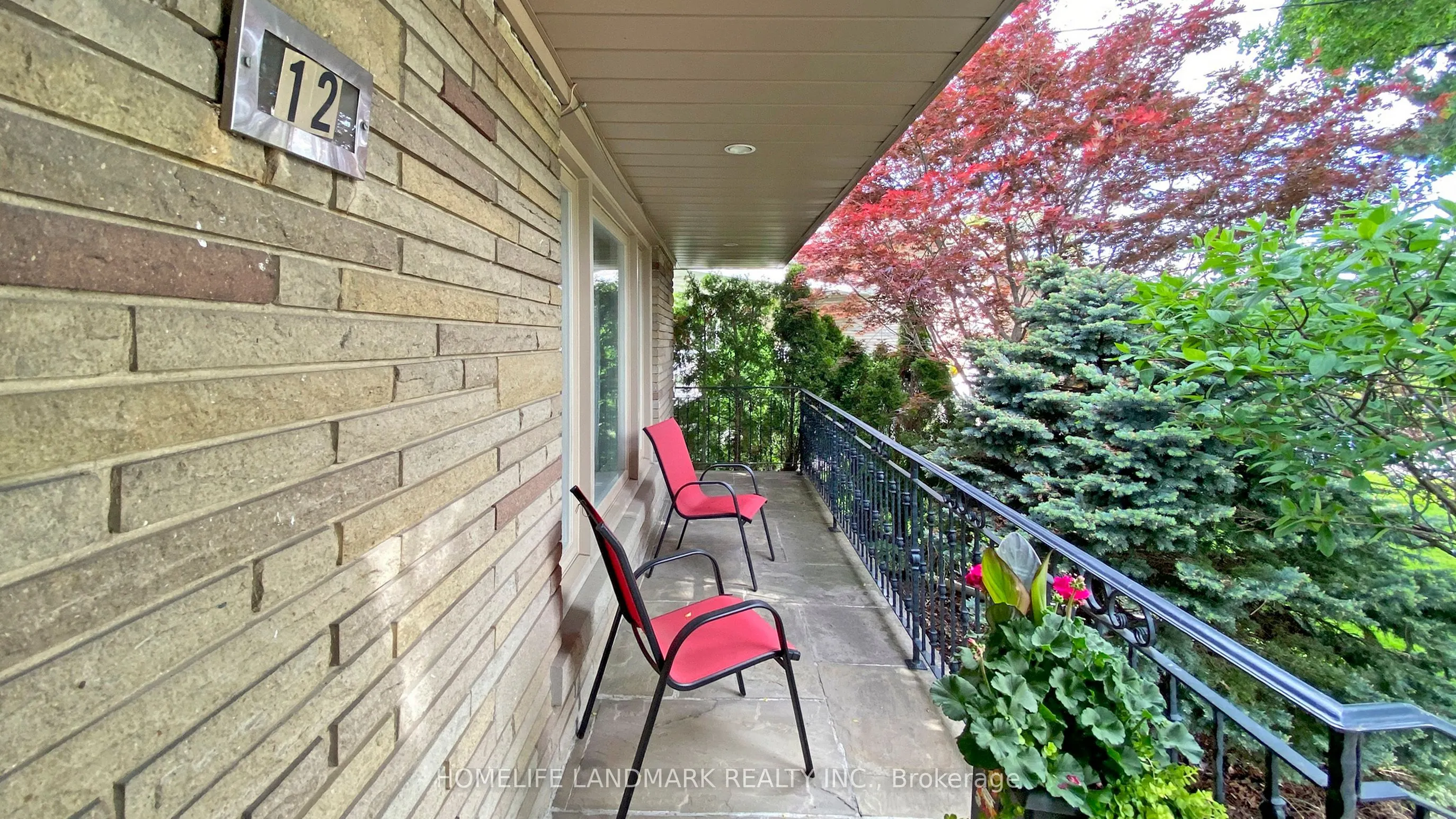 12 Carousel Court