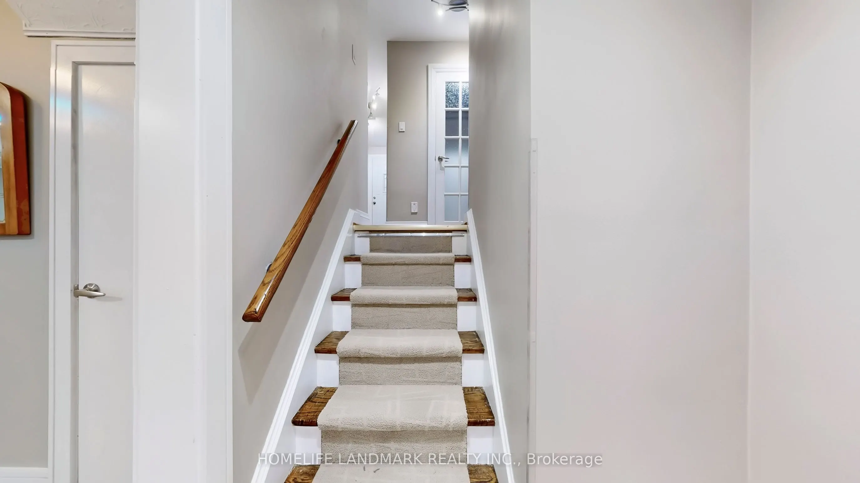 12 Carousel Court