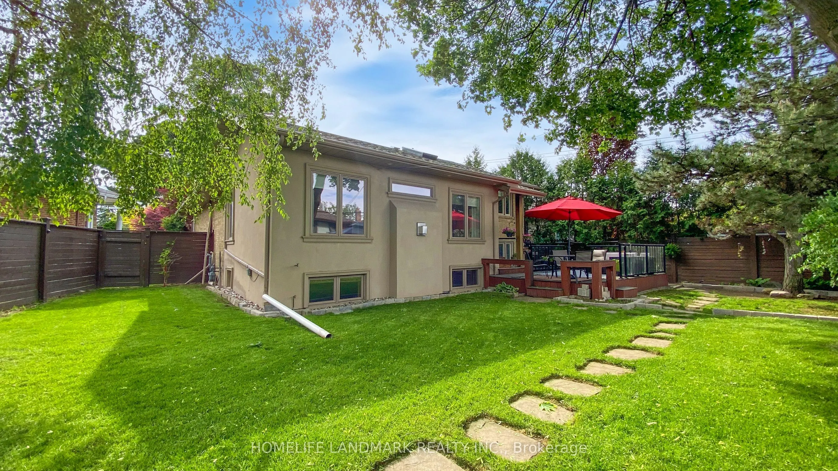 12 Carousel Court