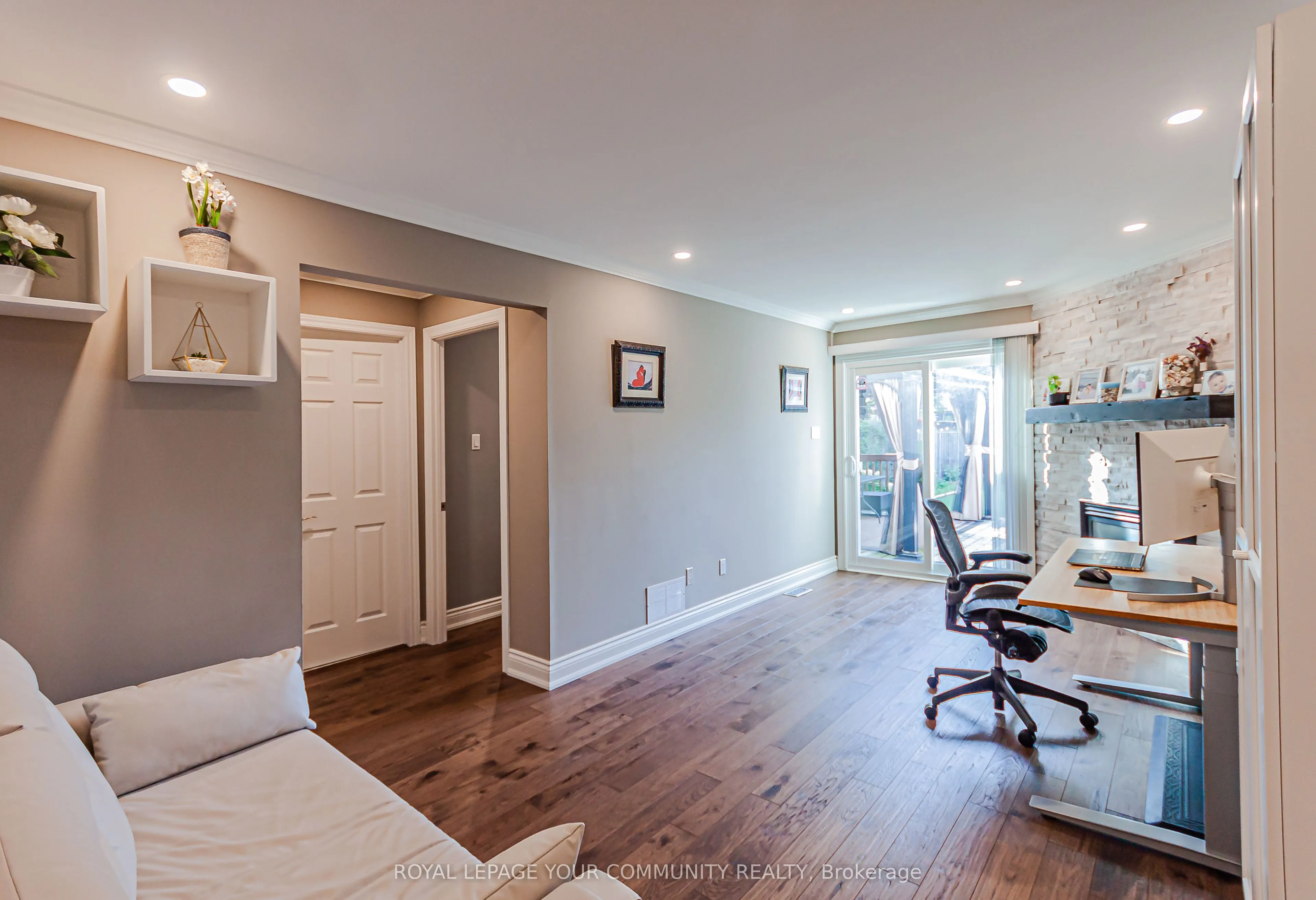2903 Salerno Crescent