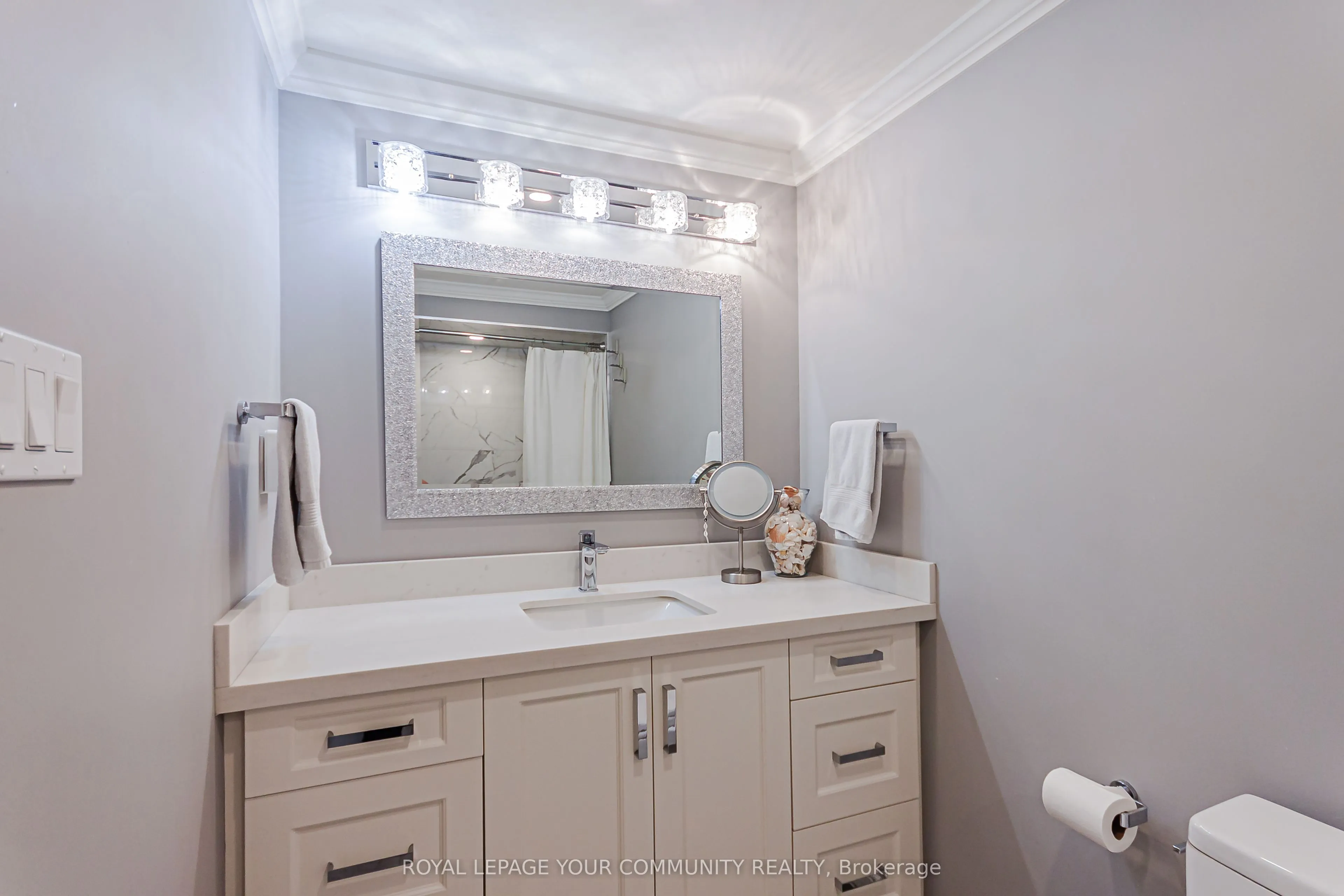 2903 Salerno Crescent