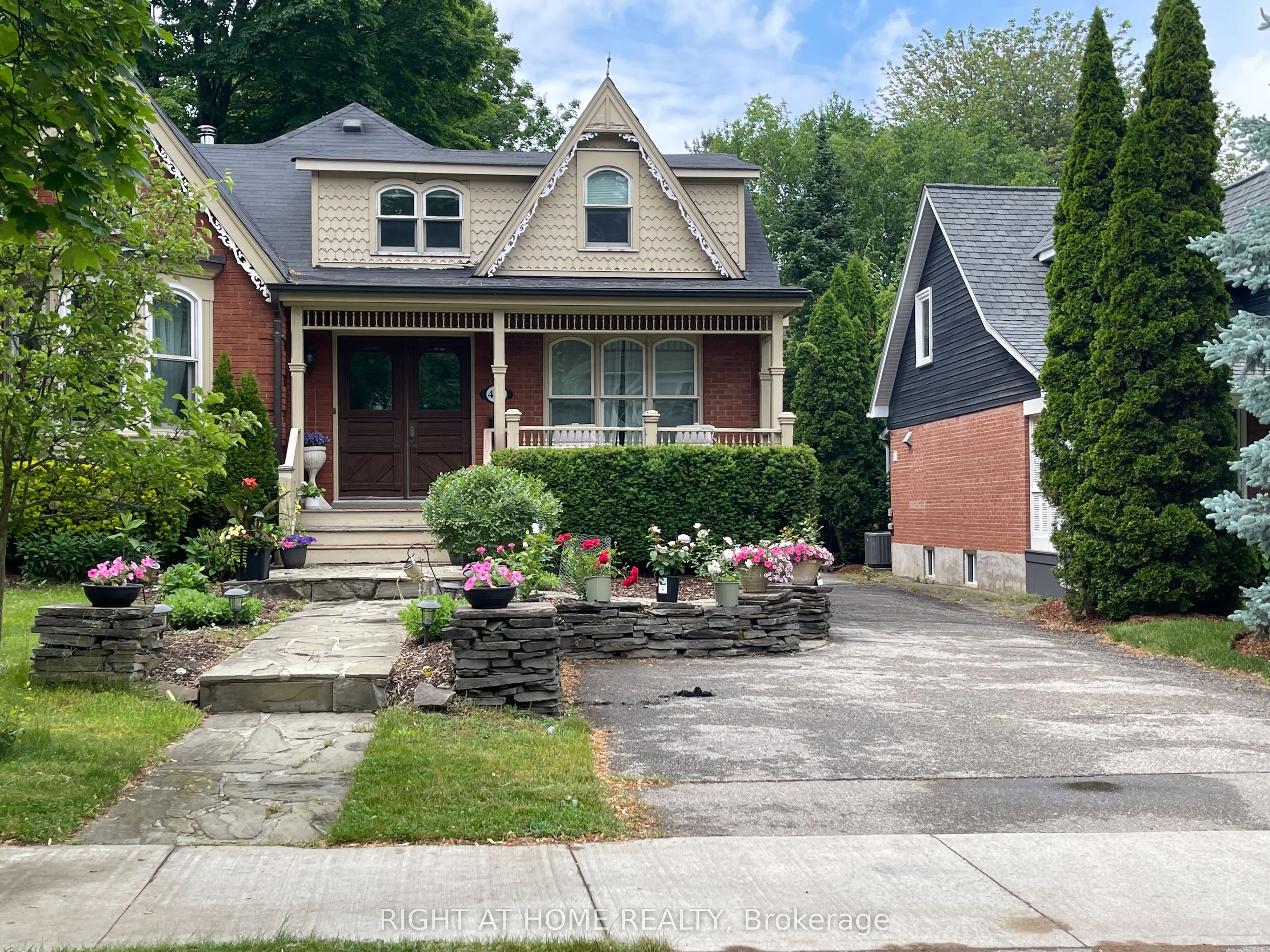 435 Maple Avenue