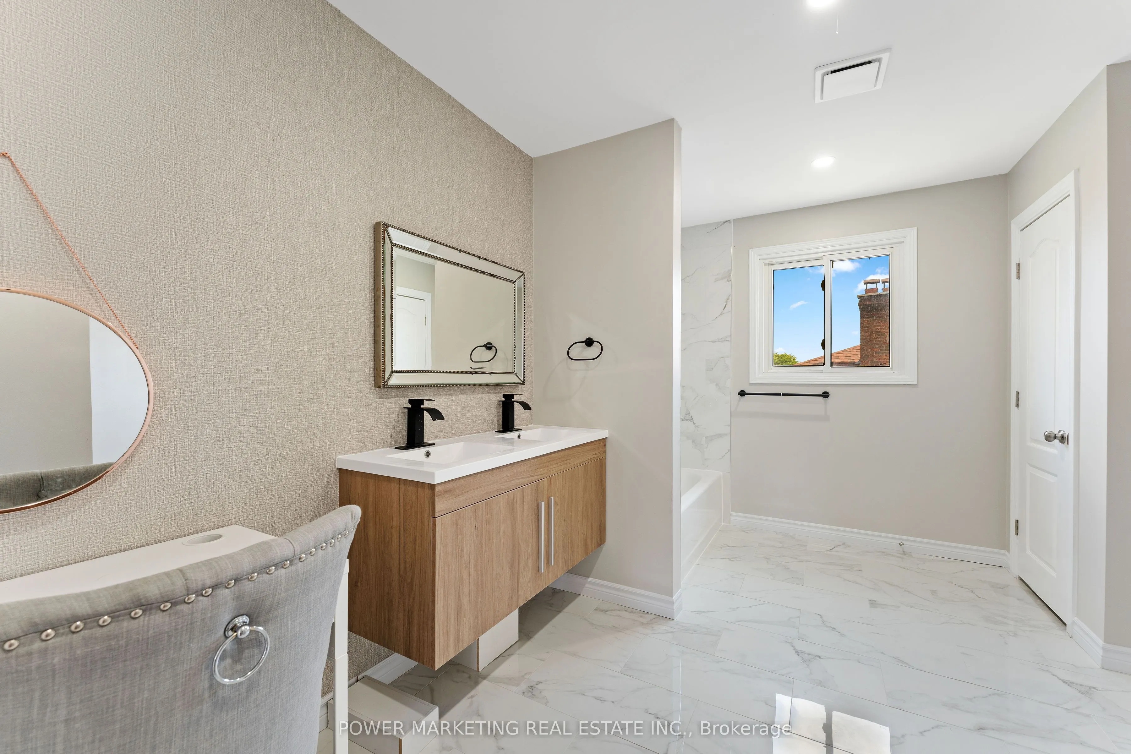 3 Newbury Crescent