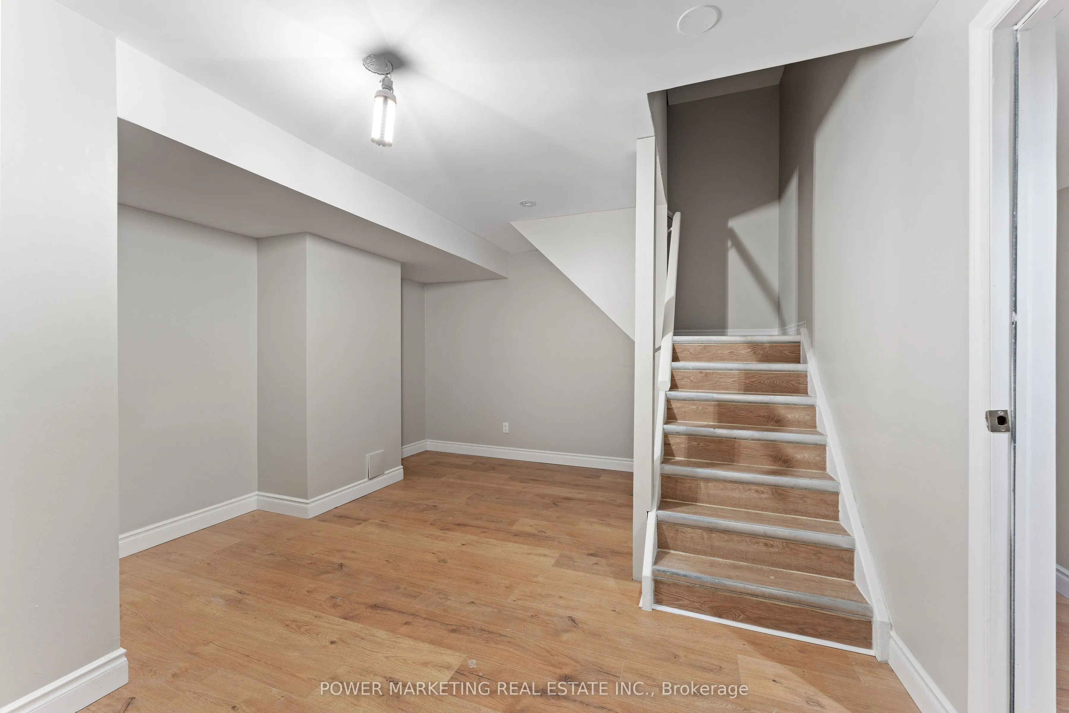 3 Newbury Crescent