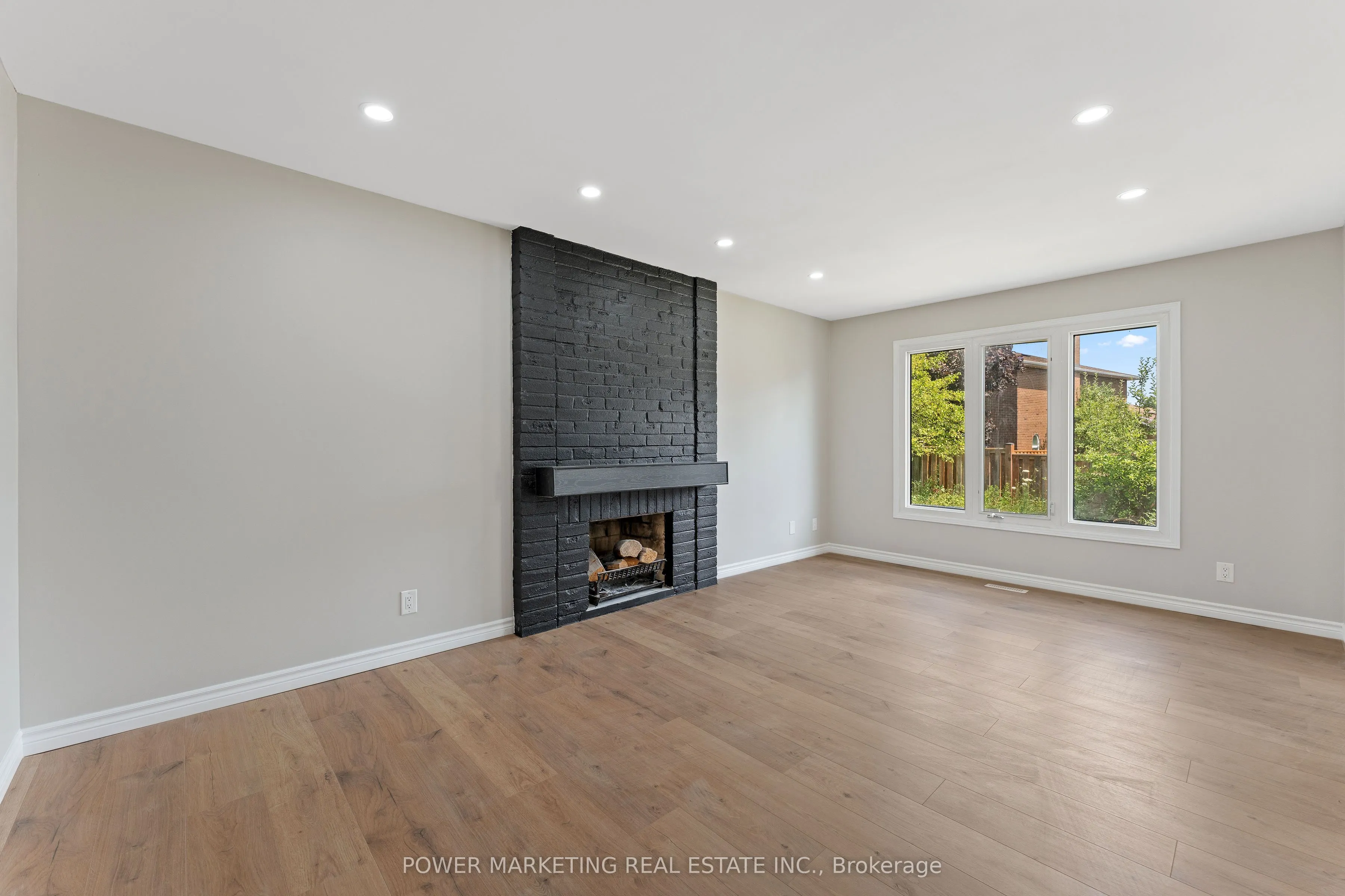 3 Newbury Crescent