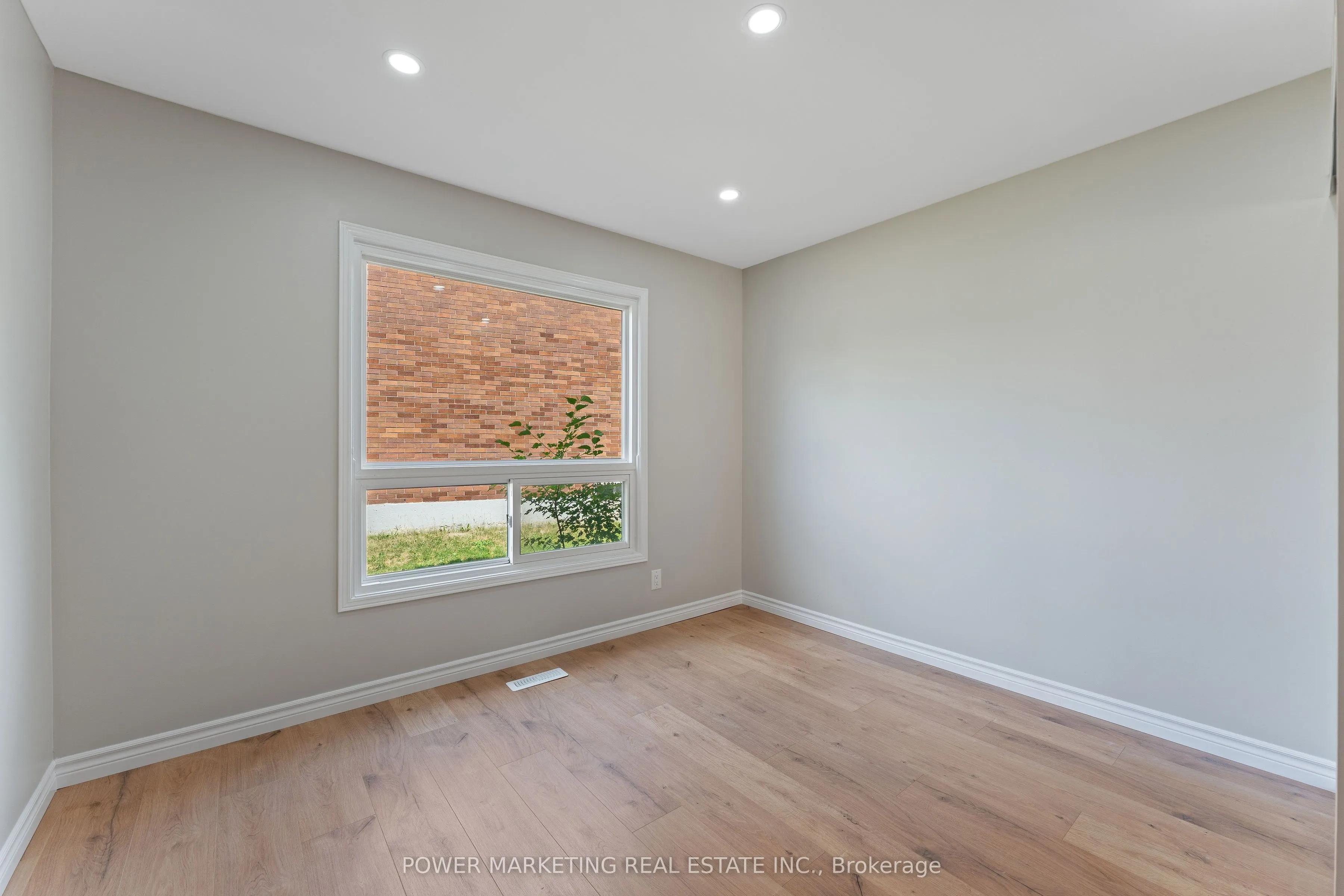 3 Newbury Crescent