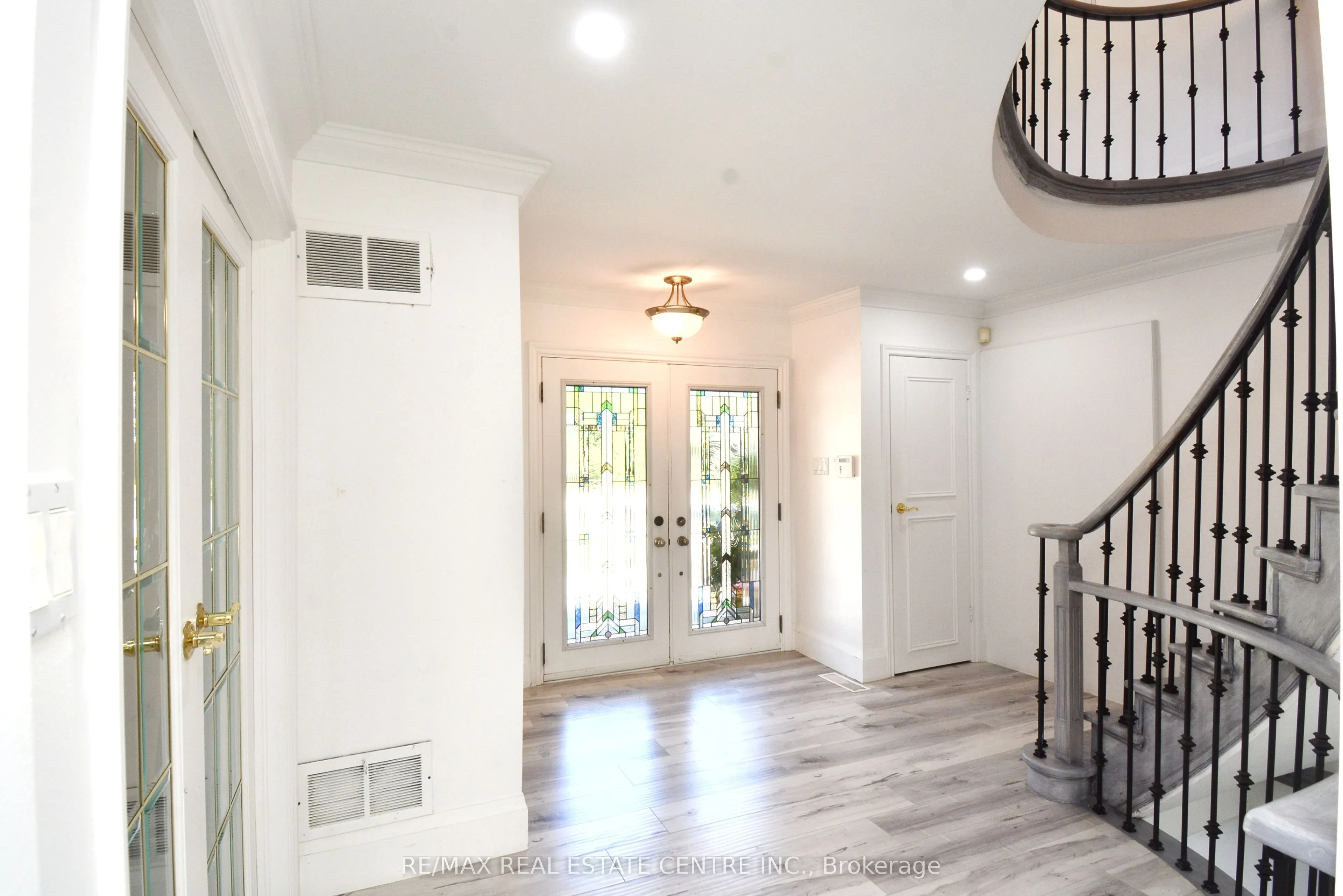 17 Crescent Hill Drive S