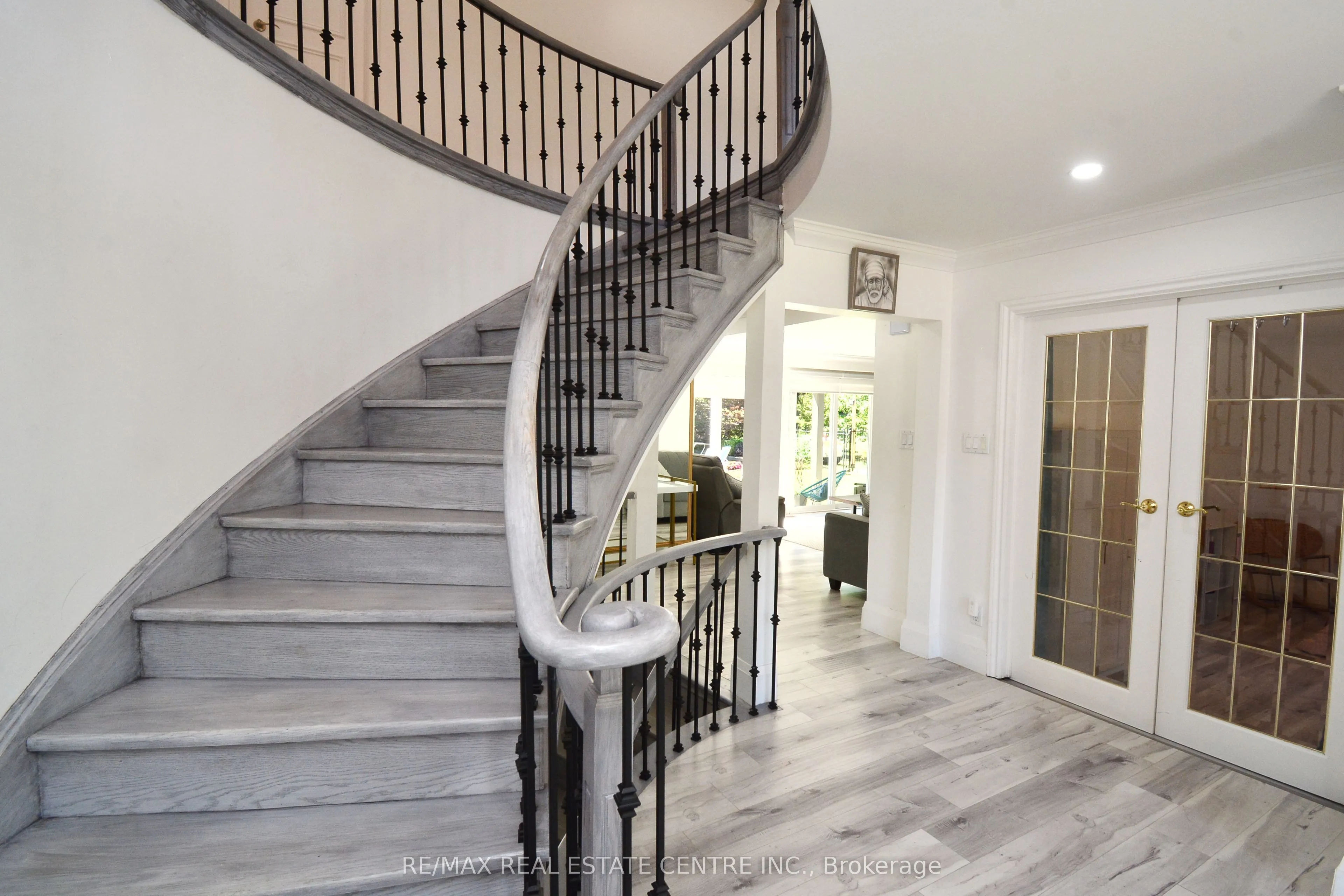 17 Crescent Hill Drive S