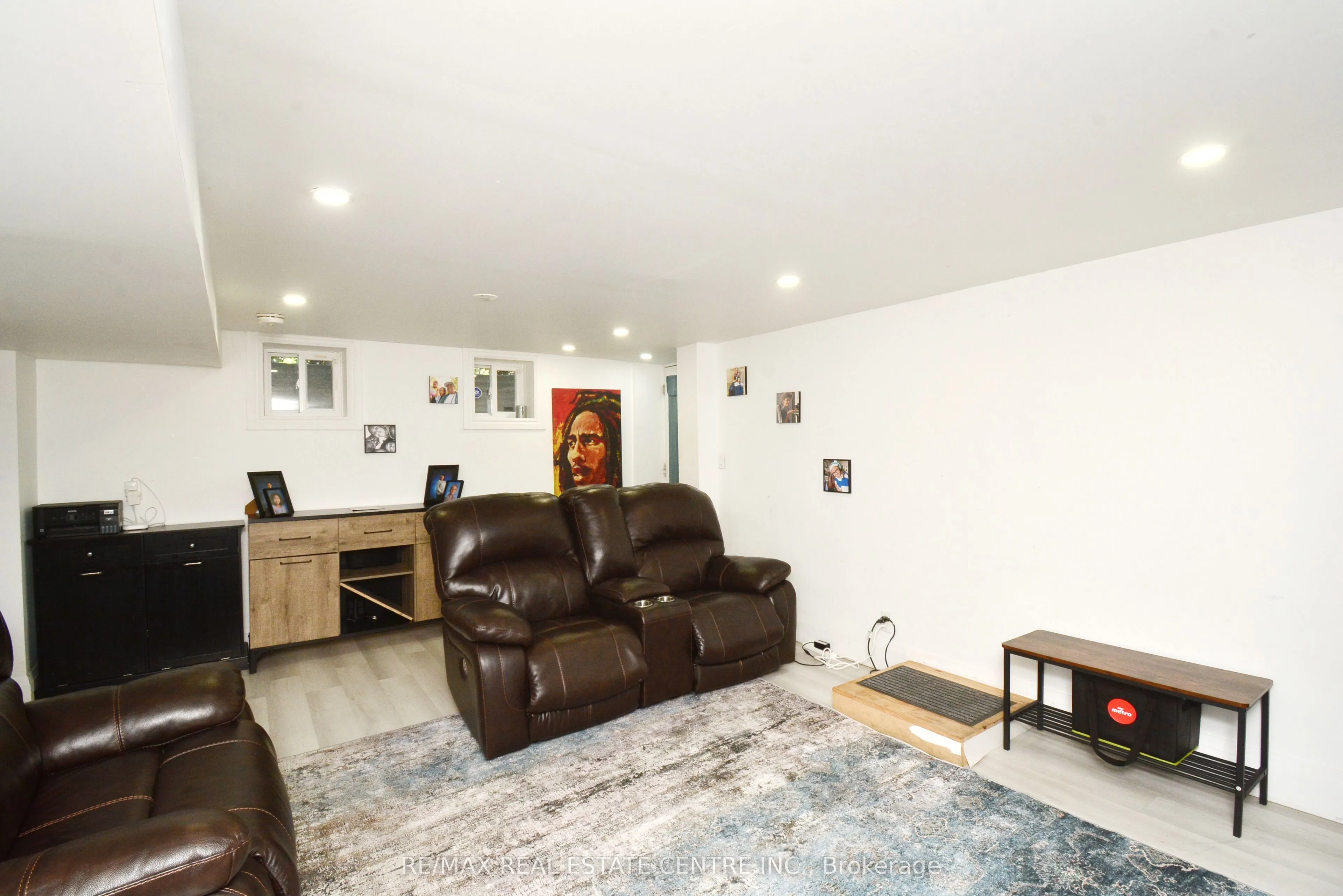 17 Crescent Hill Drive S