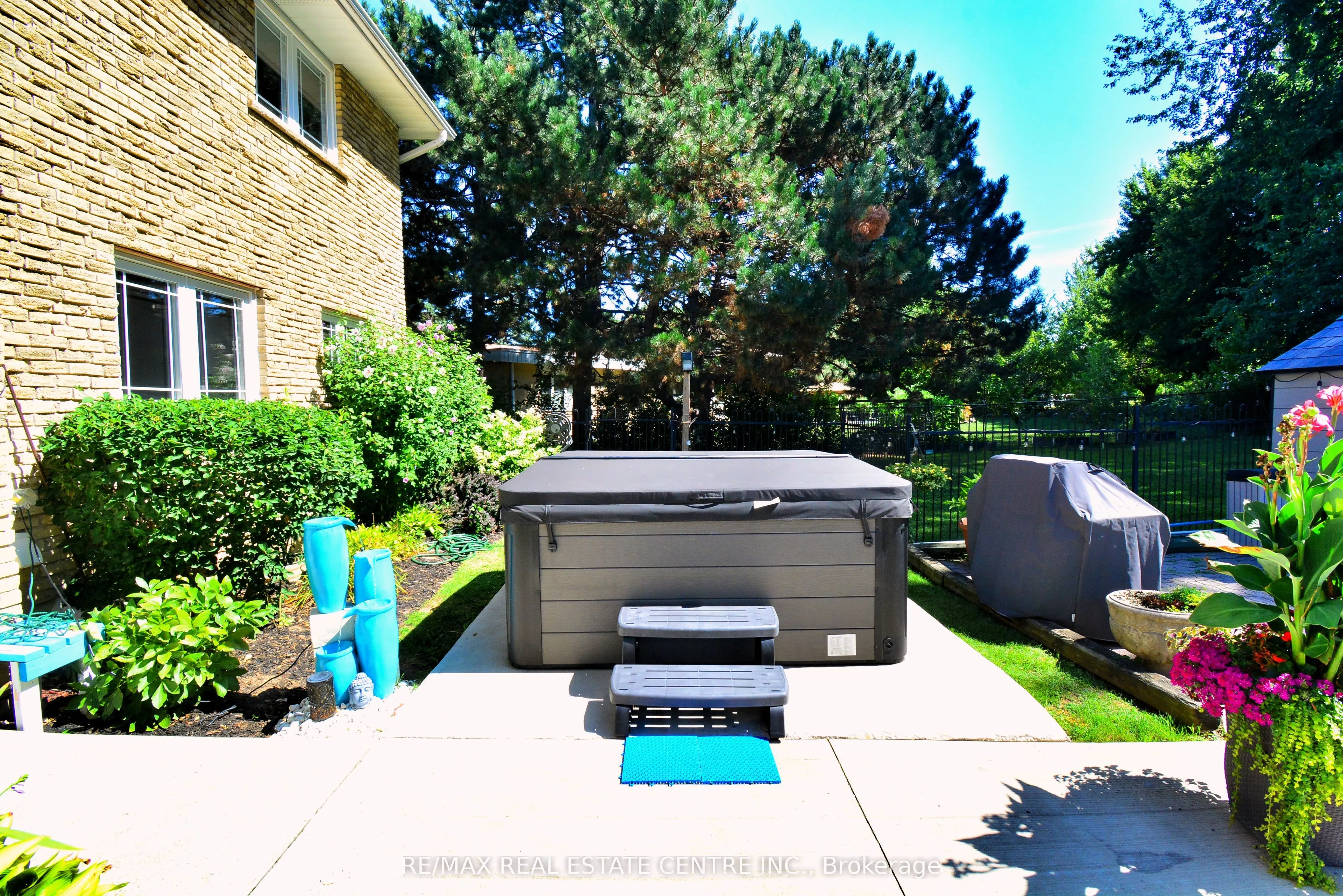 17 Crescent Hill Drive S