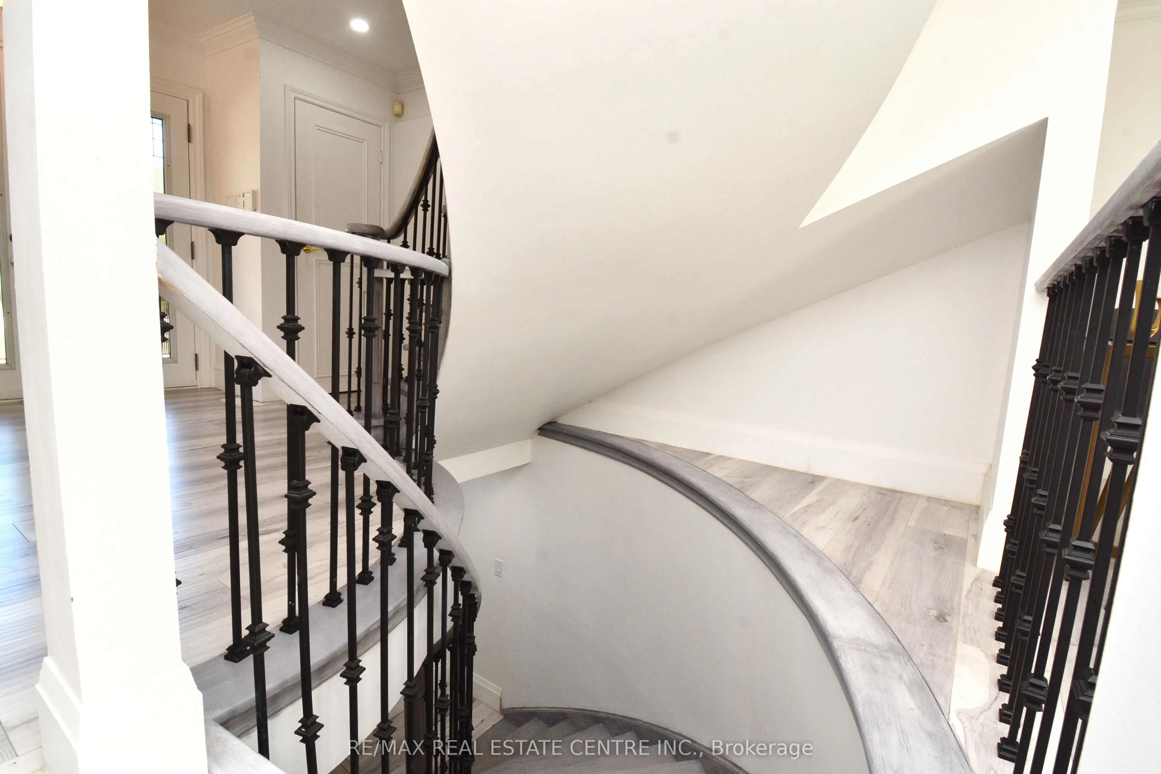 17 Crescent Hill Drive S