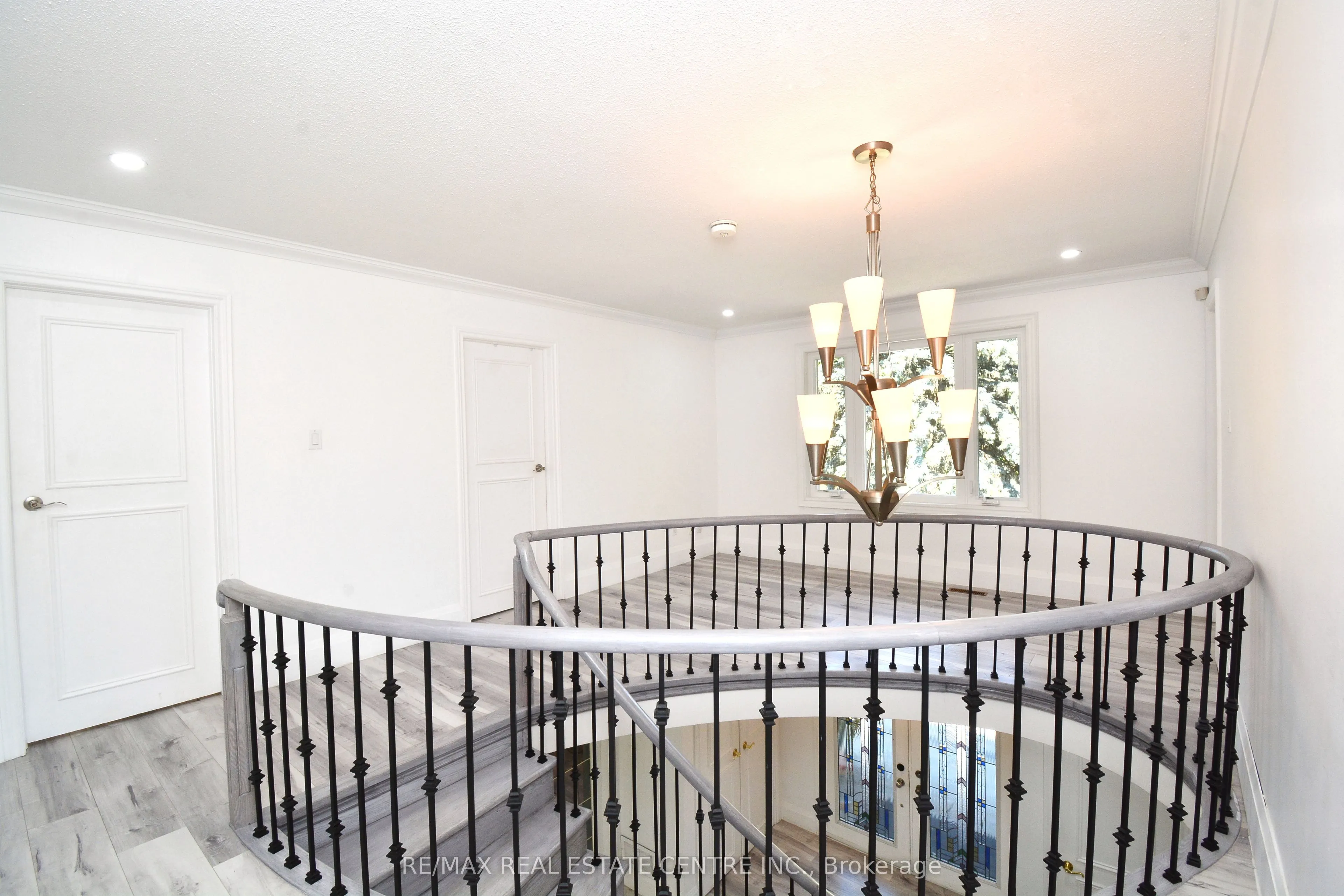 17 Crescent Hill Drive S