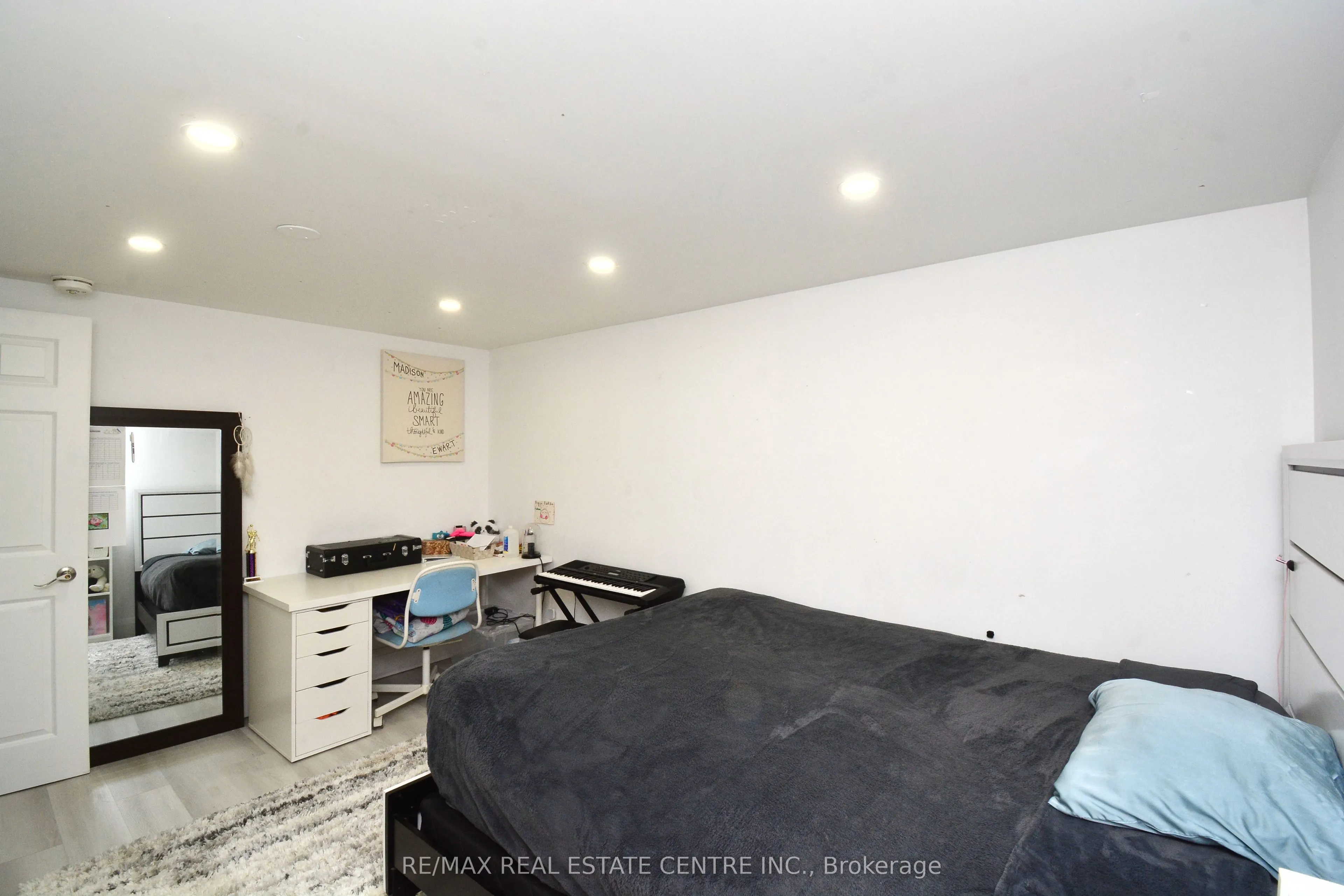 17 Crescent Hill Drive S