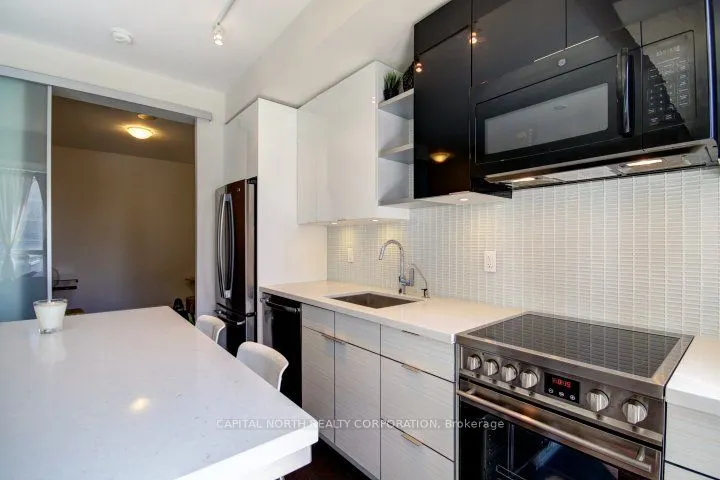 33 Shore Breeze Drive, #711