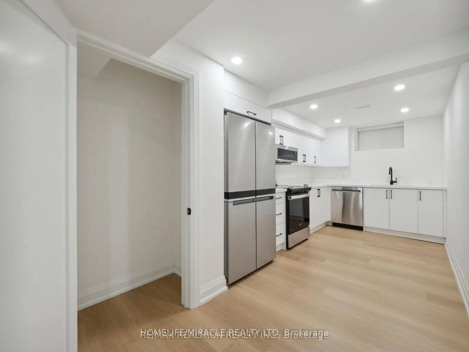 35 Alanmeade Crescent
