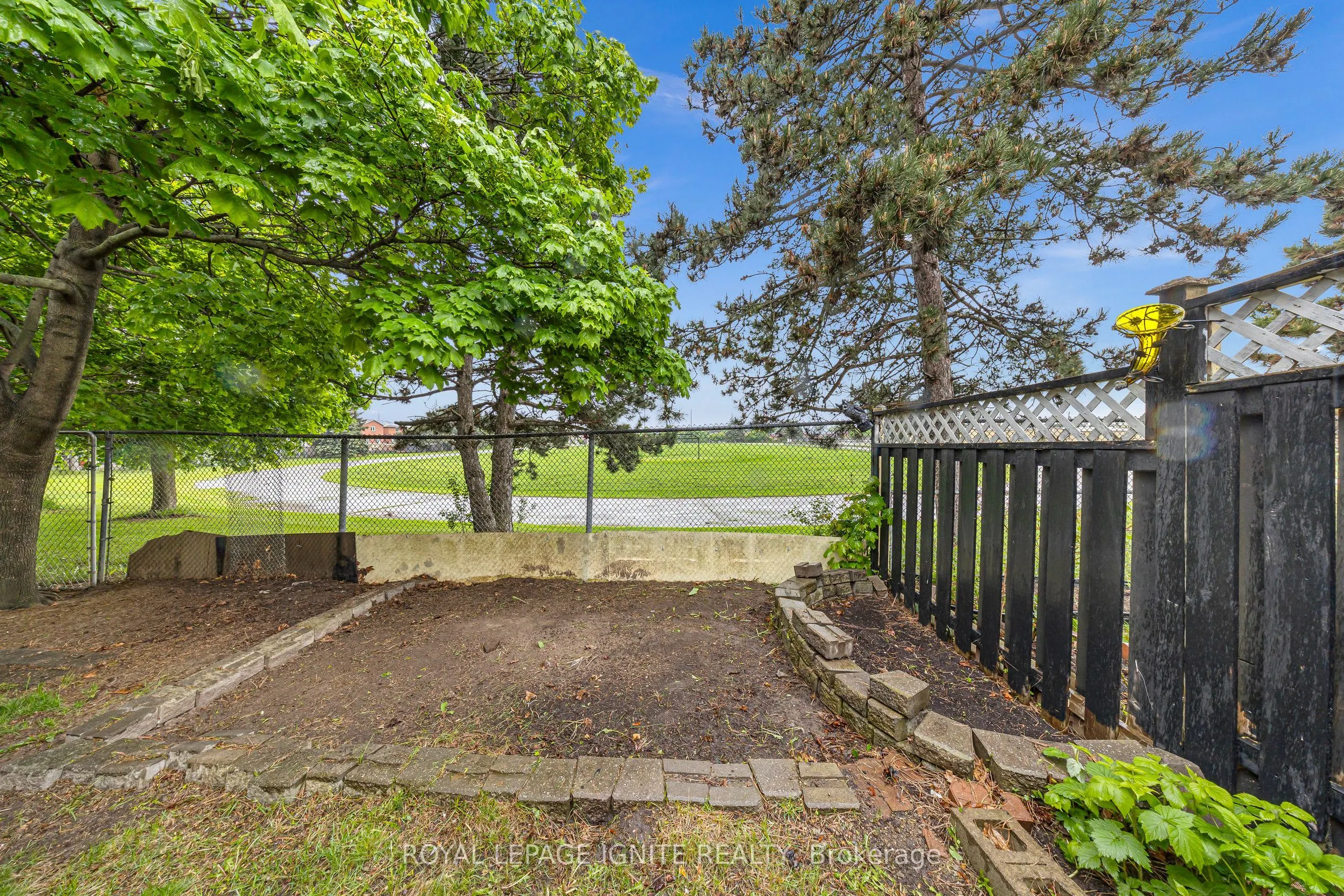 21 Toba Crescent