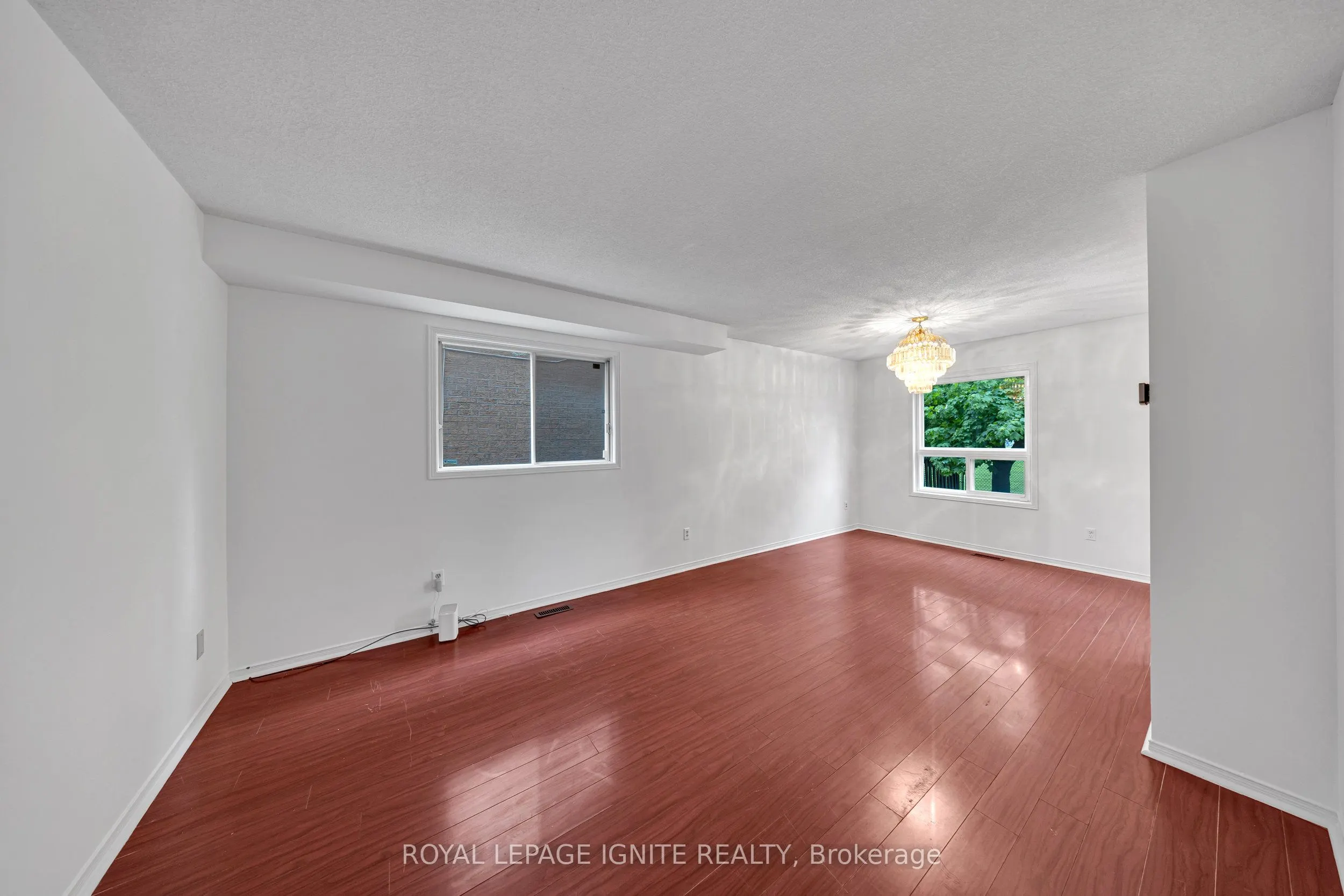 21 Toba Crescent