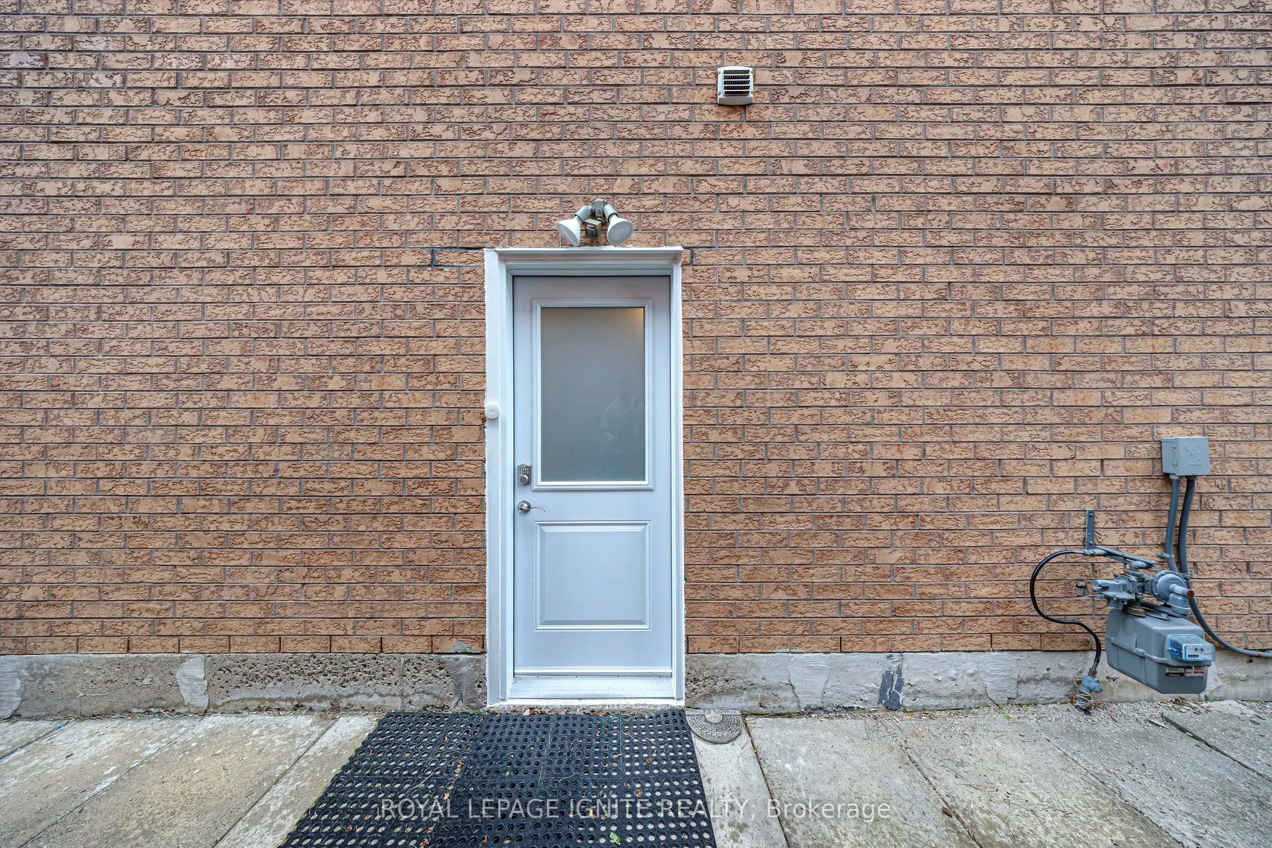 21 Toba Crescent