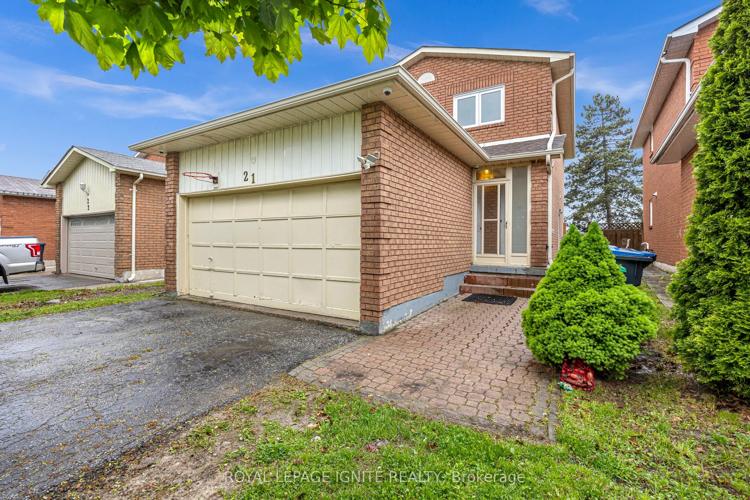 21 Toba Crescent