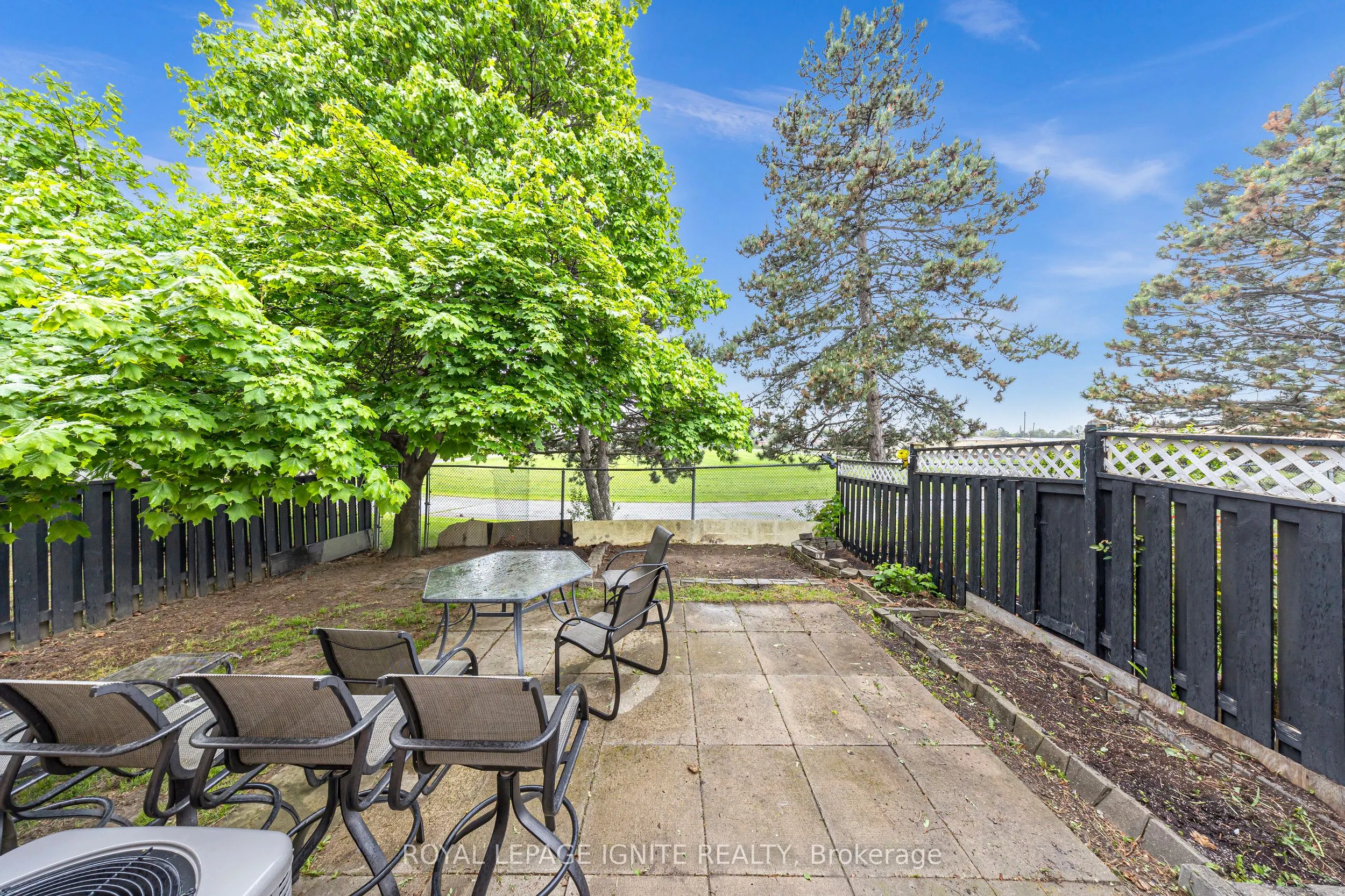 21 Toba Crescent