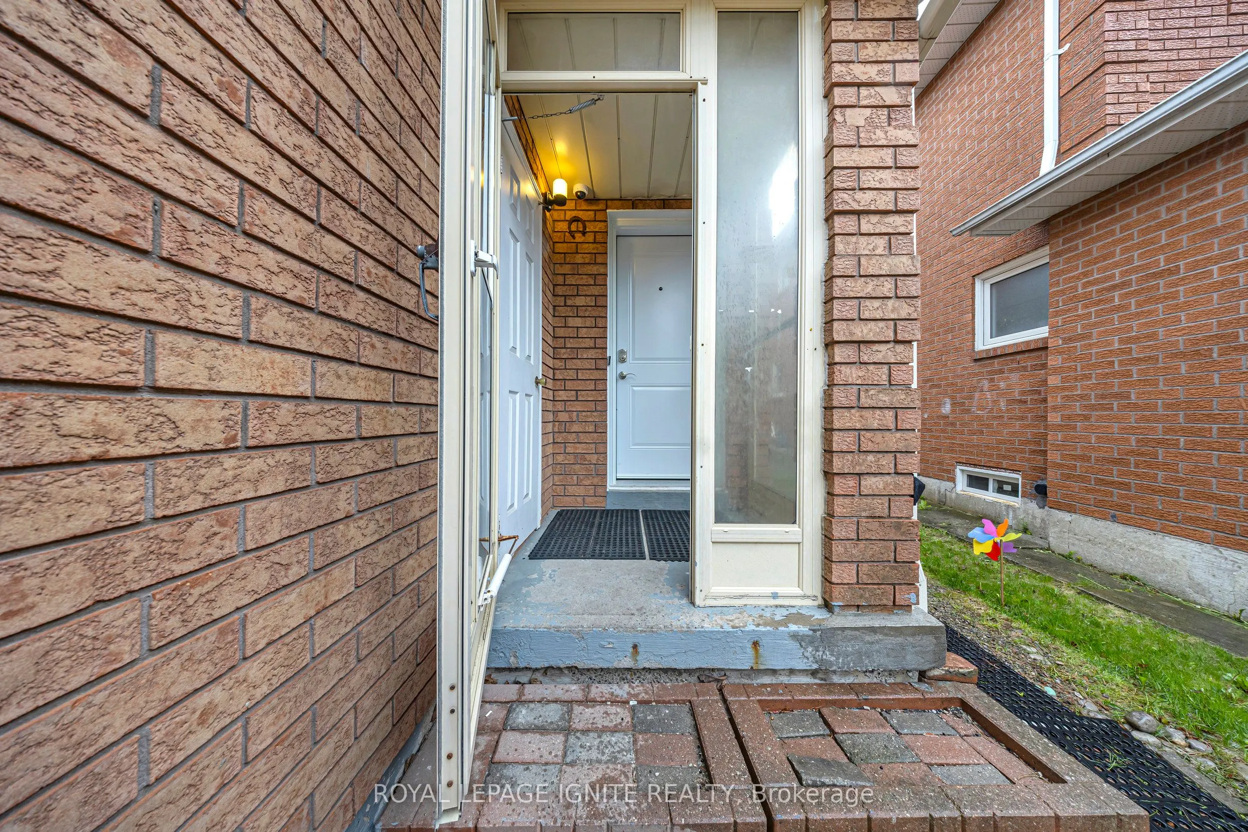 21 Toba Crescent