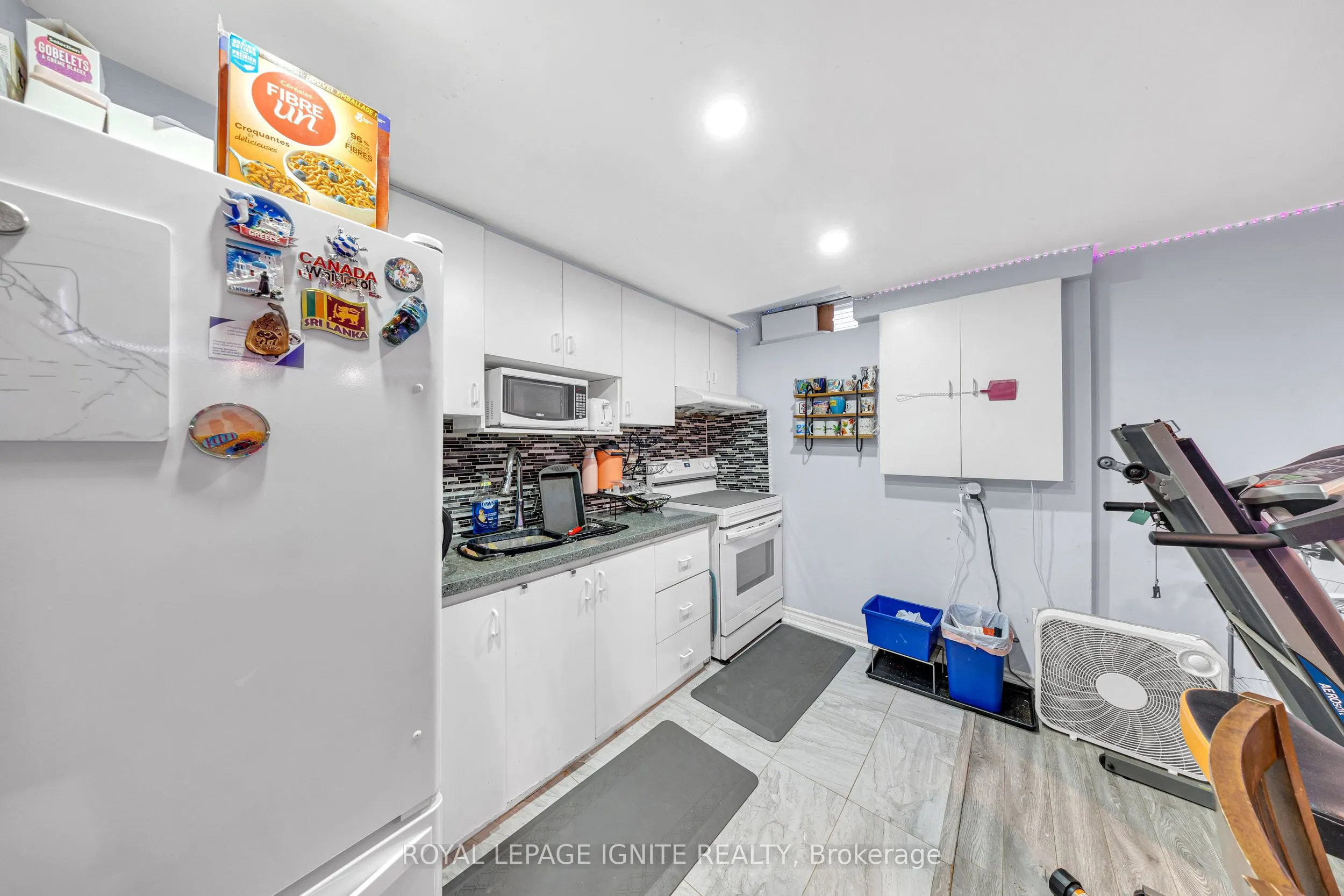 21 Toba Crescent