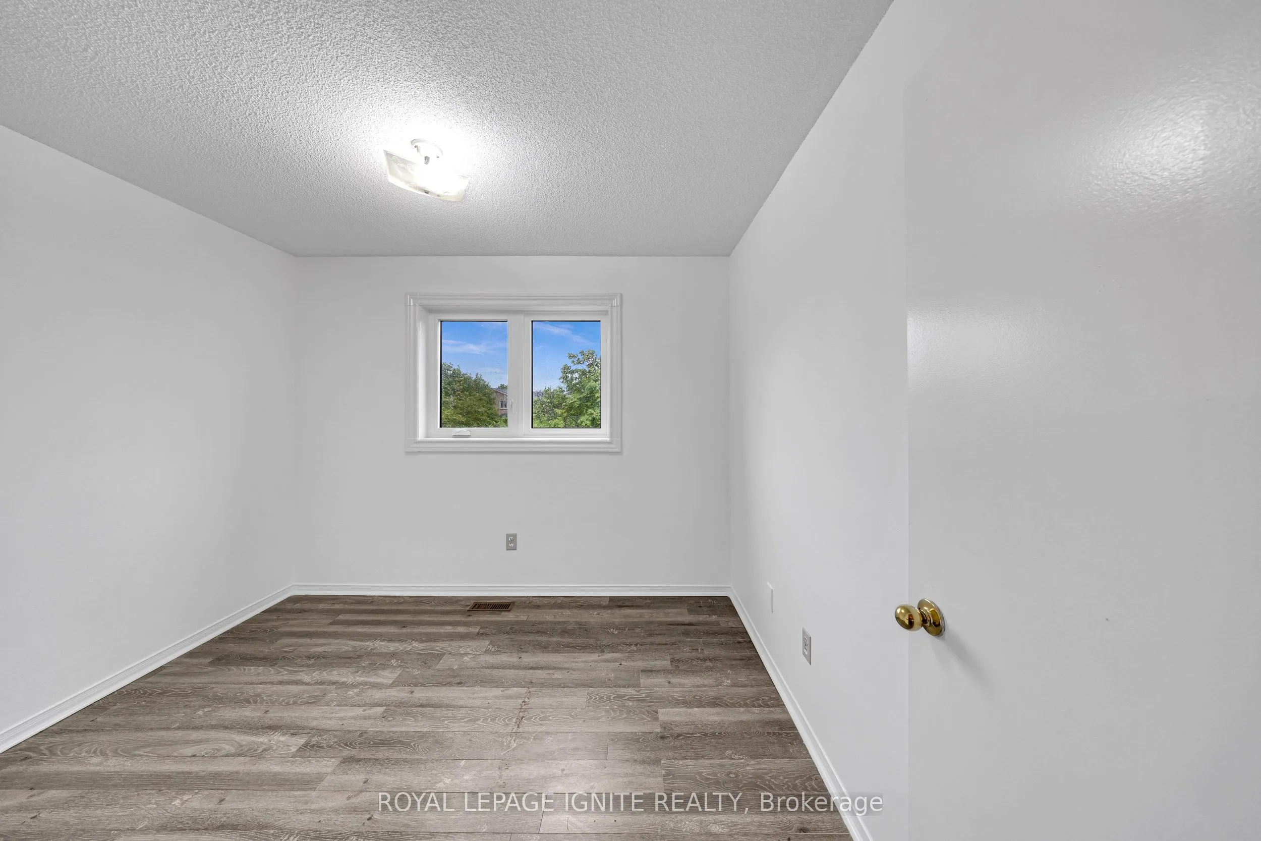 21 Toba Crescent