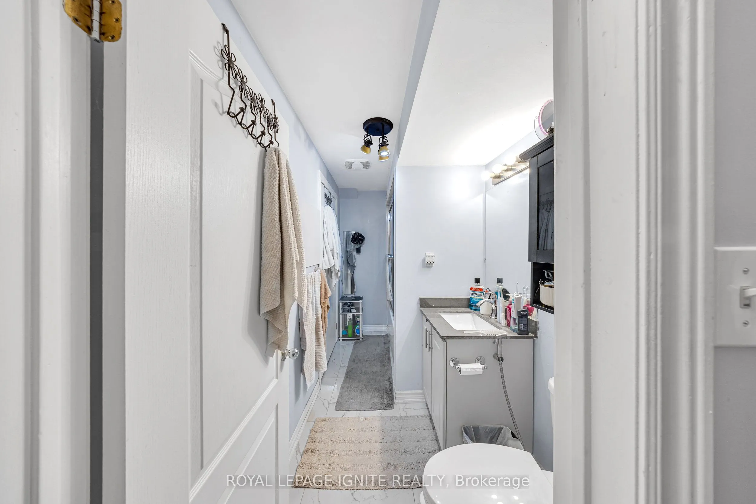 21 Toba Crescent