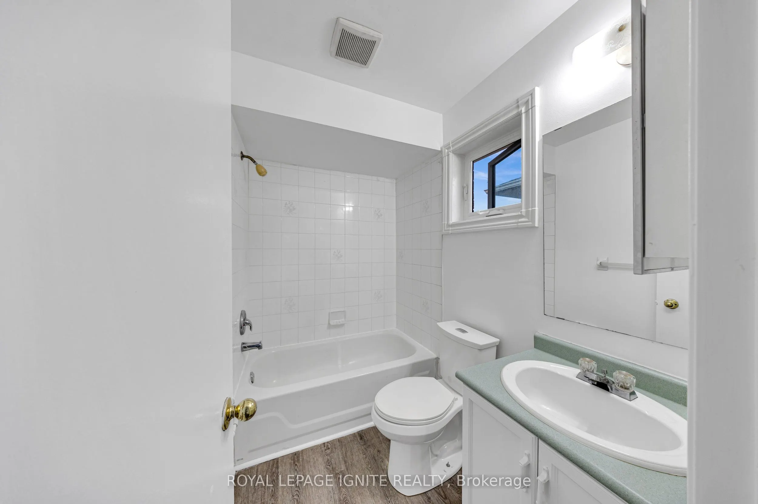 21 Toba Crescent