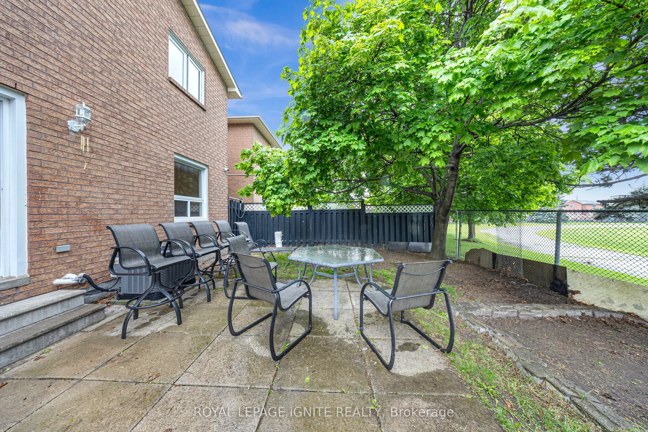 21 Toba Crescent