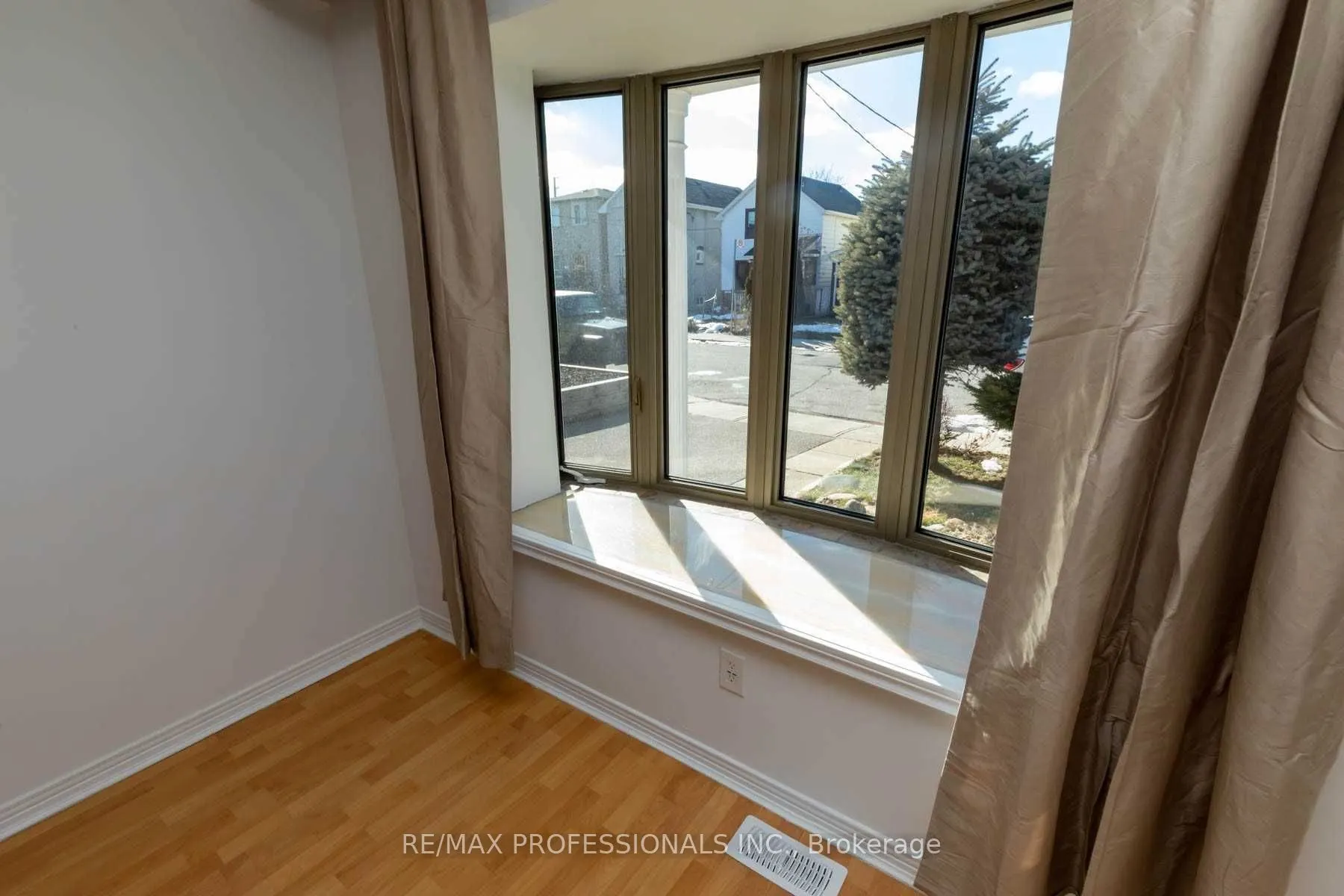 5 Teston Boulevard