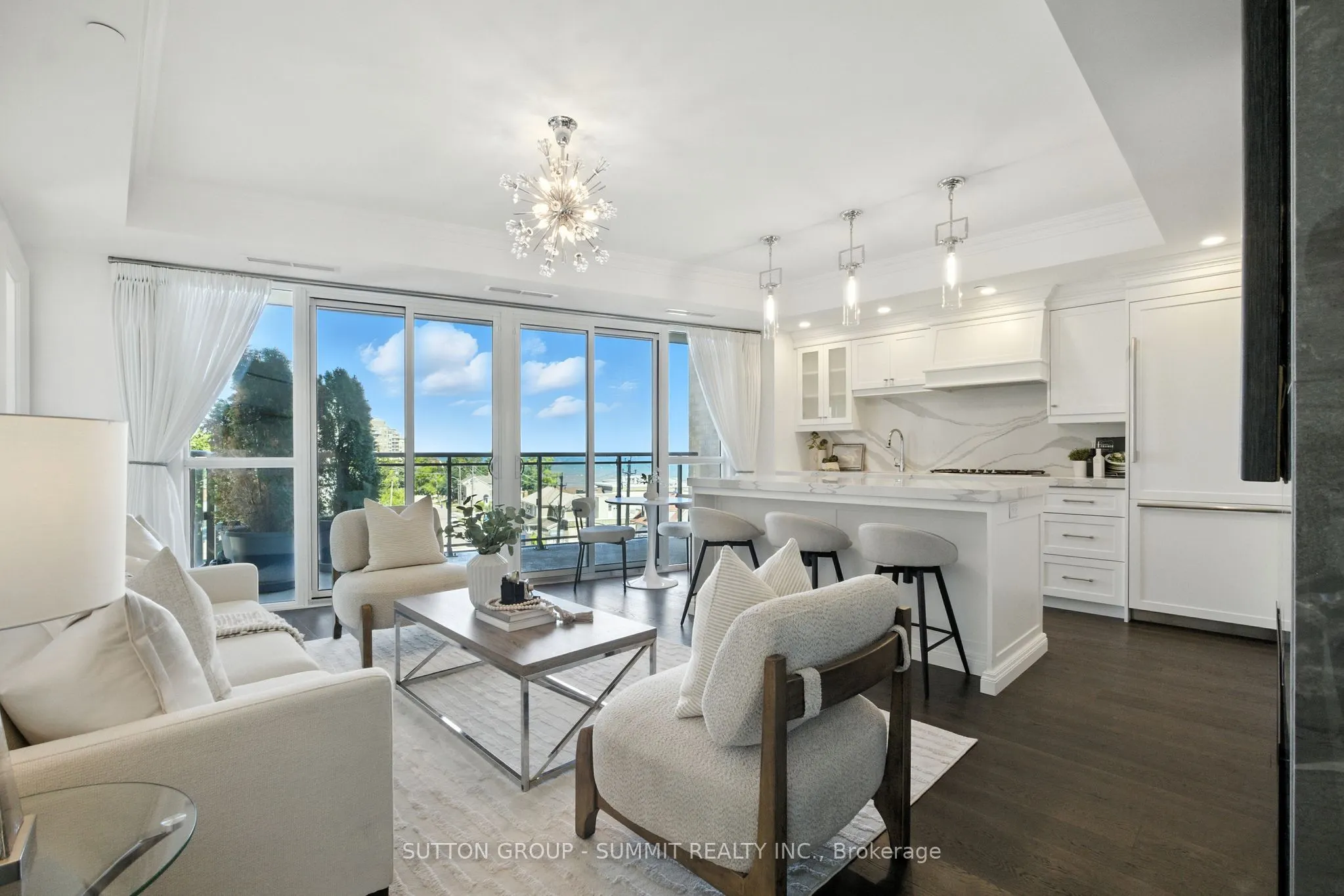 2060 Lakeshore Road, #404