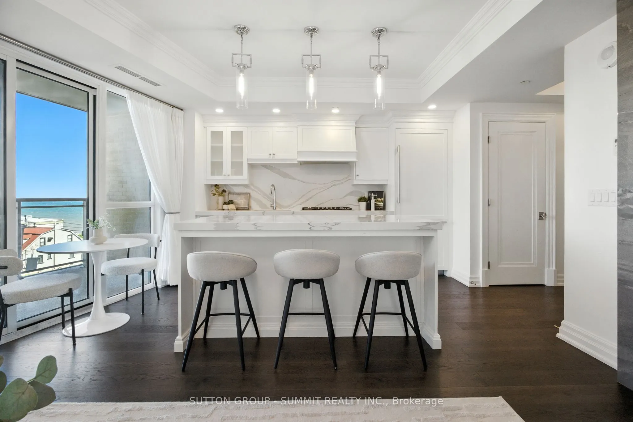 2060 Lakeshore Road, #404