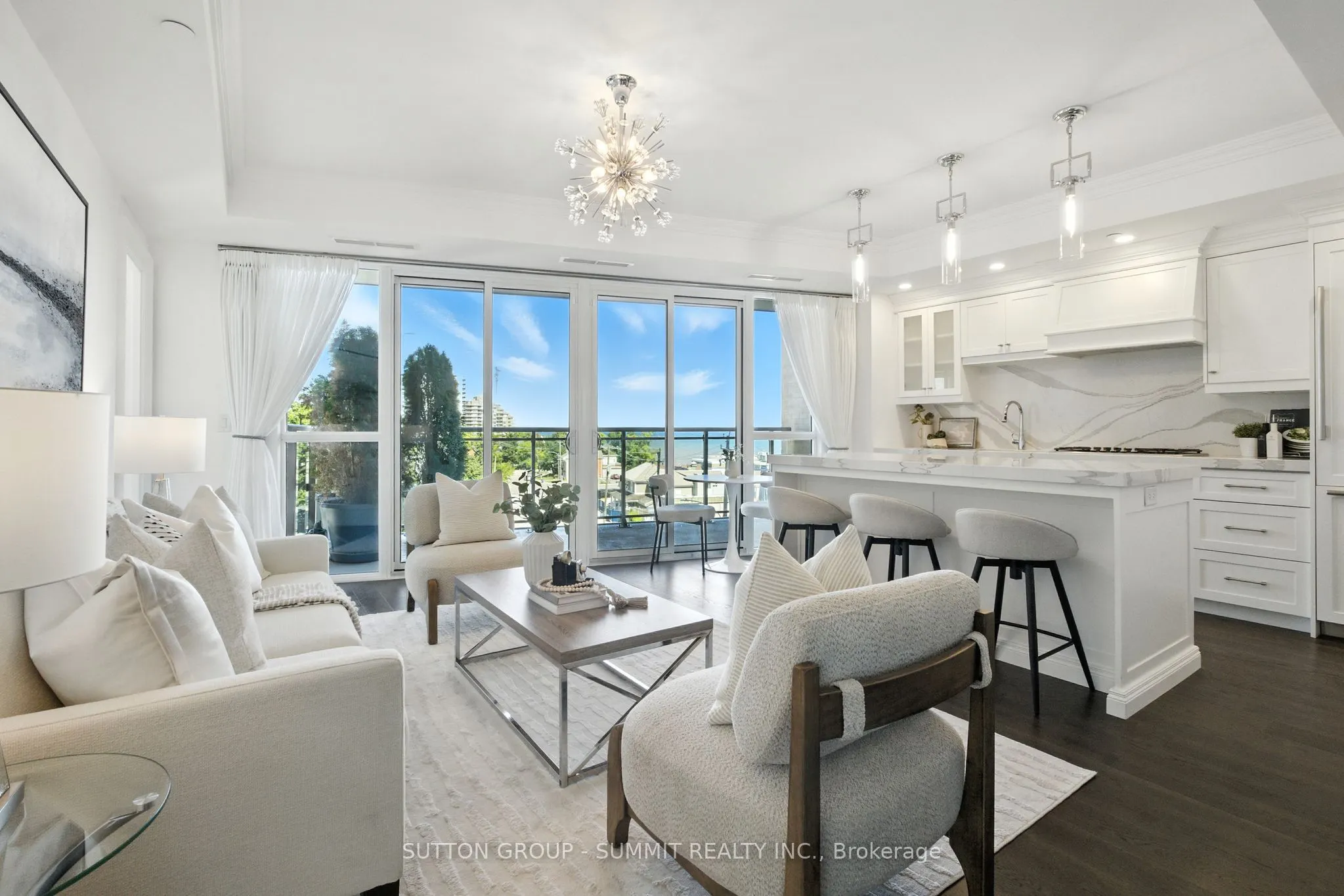 2060 Lakeshore Road, #404