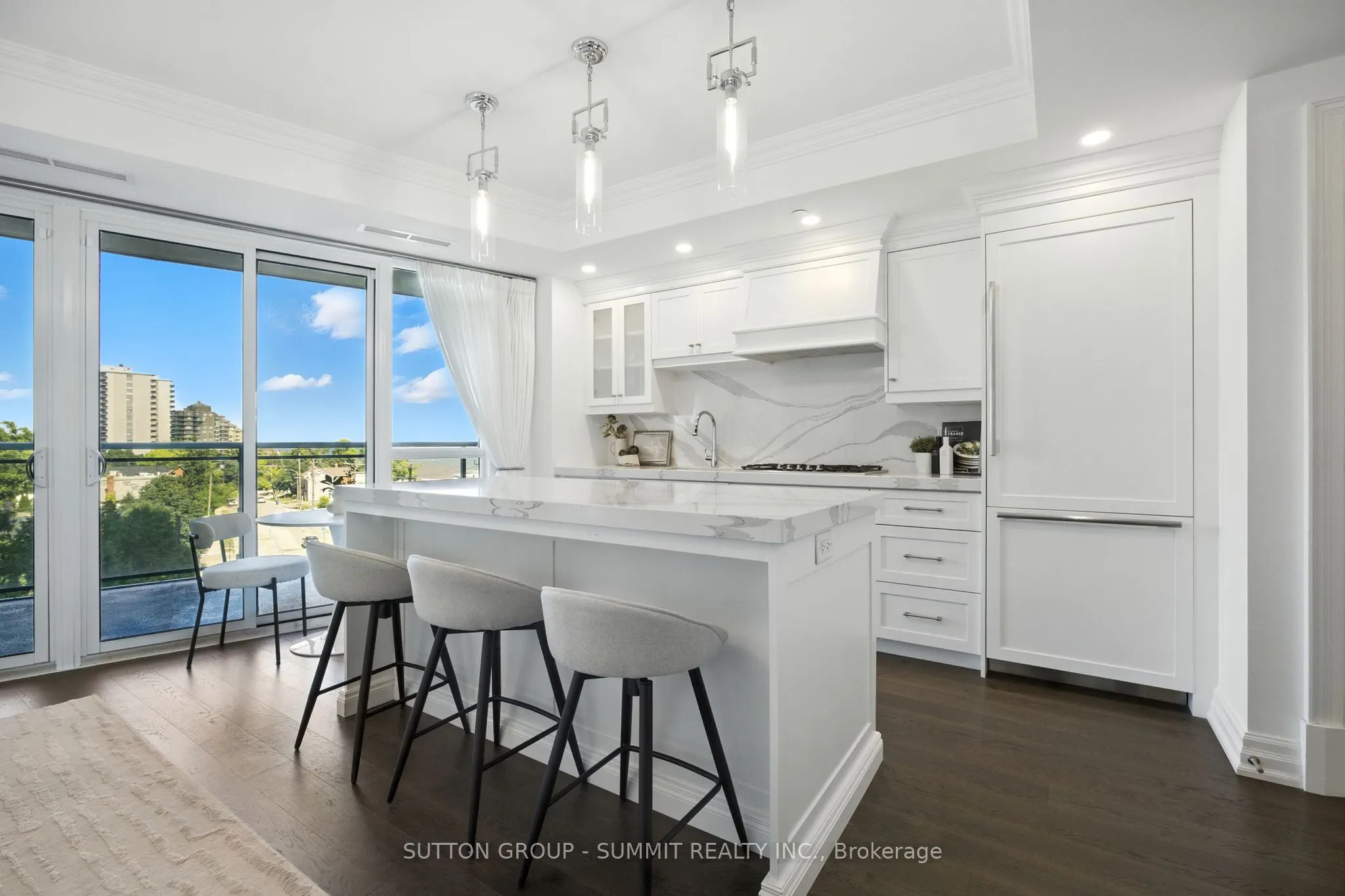 2060 Lakeshore Road, #404