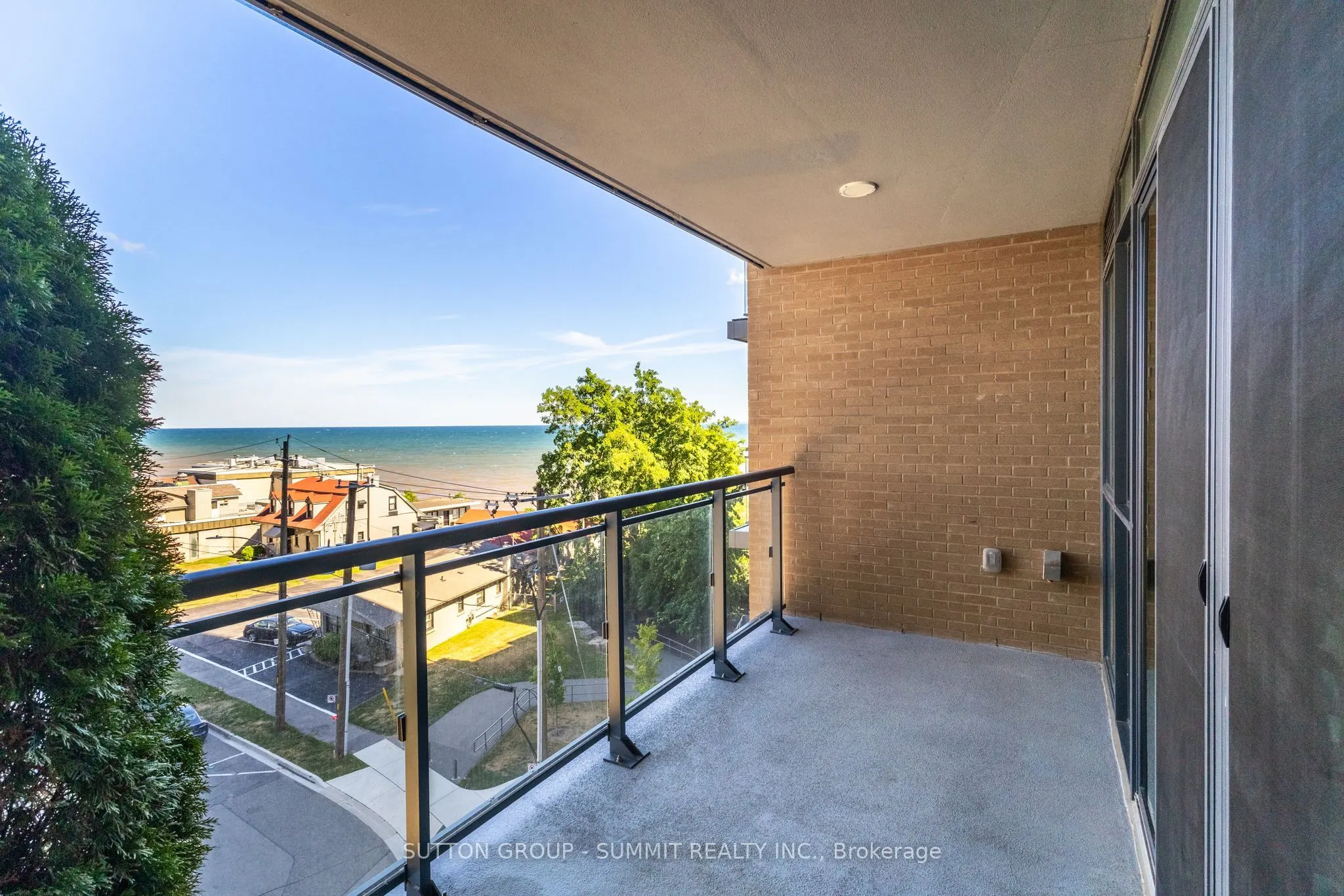 2060 Lakeshore Road, #404