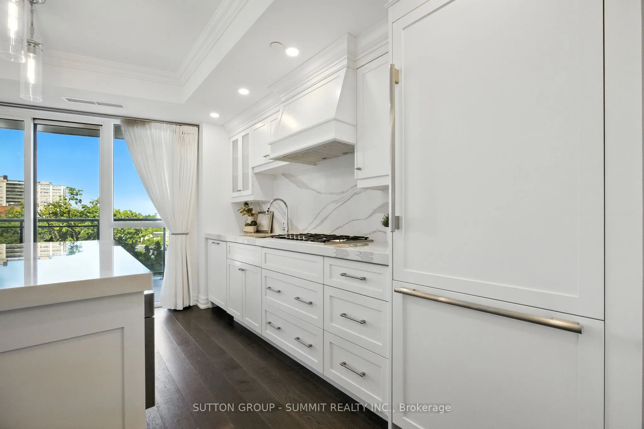 2060 Lakeshore Road, #404