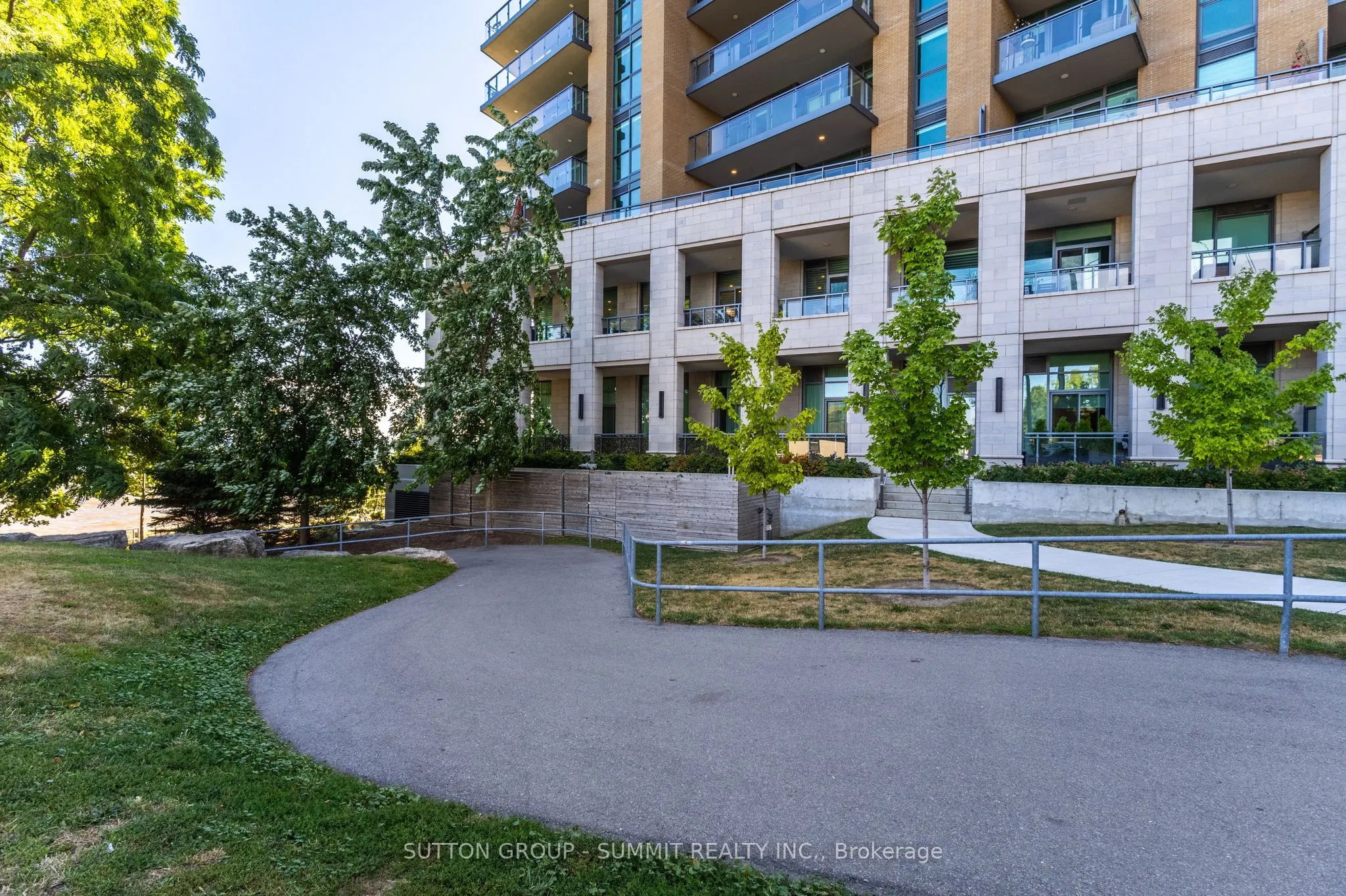 2060 Lakeshore Road, #404