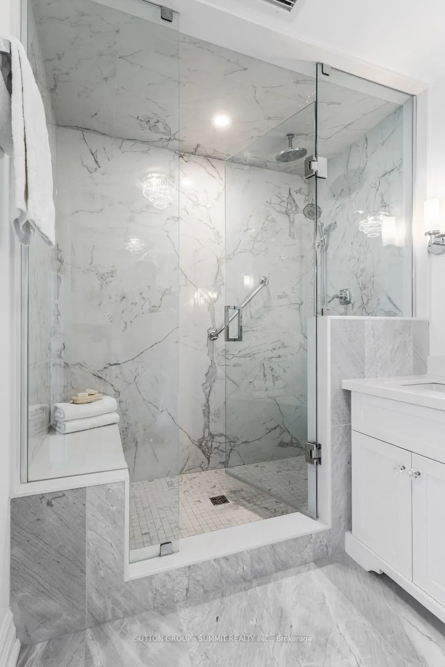 2060 Lakeshore Road, #404
