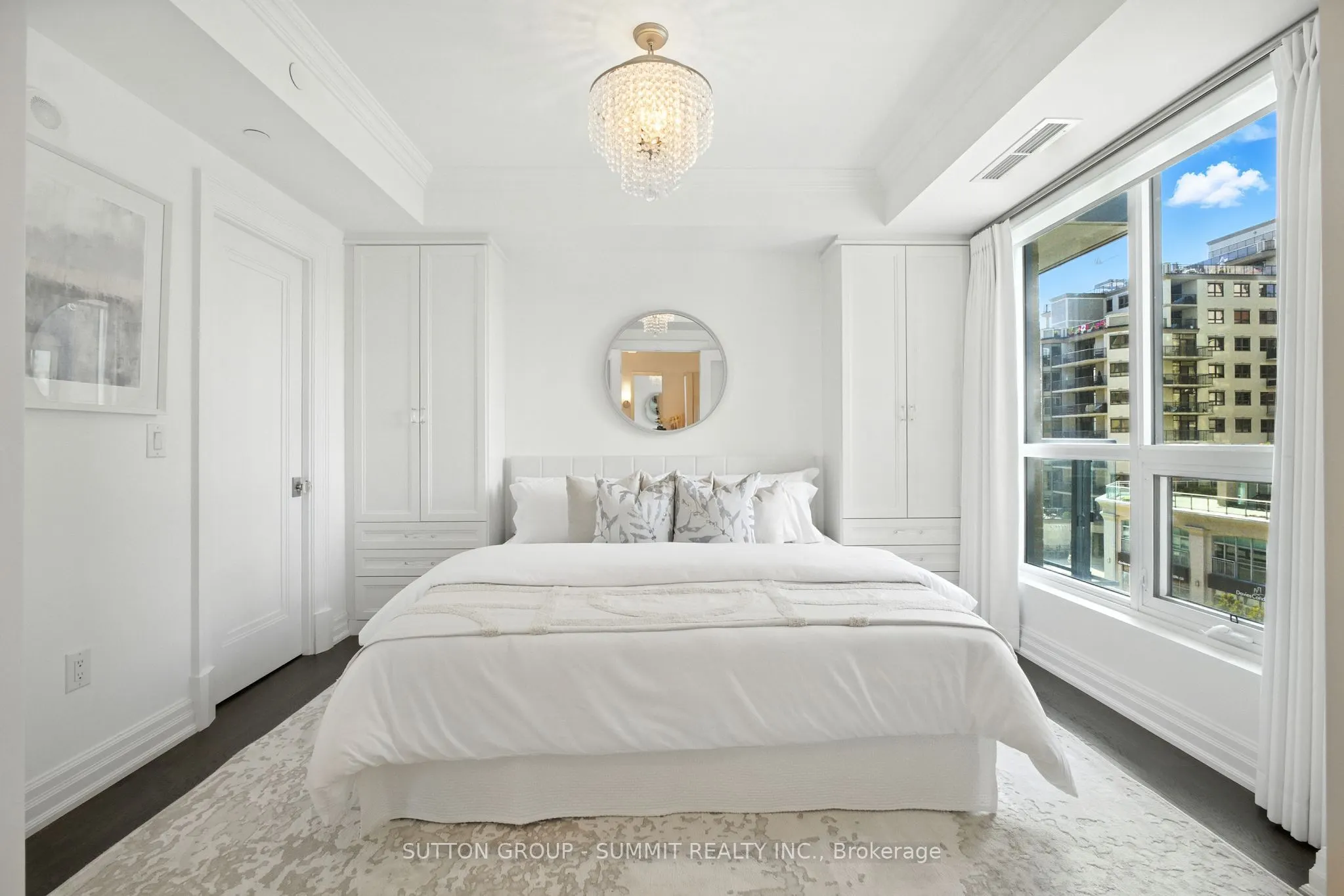 2060 Lakeshore Road, #404