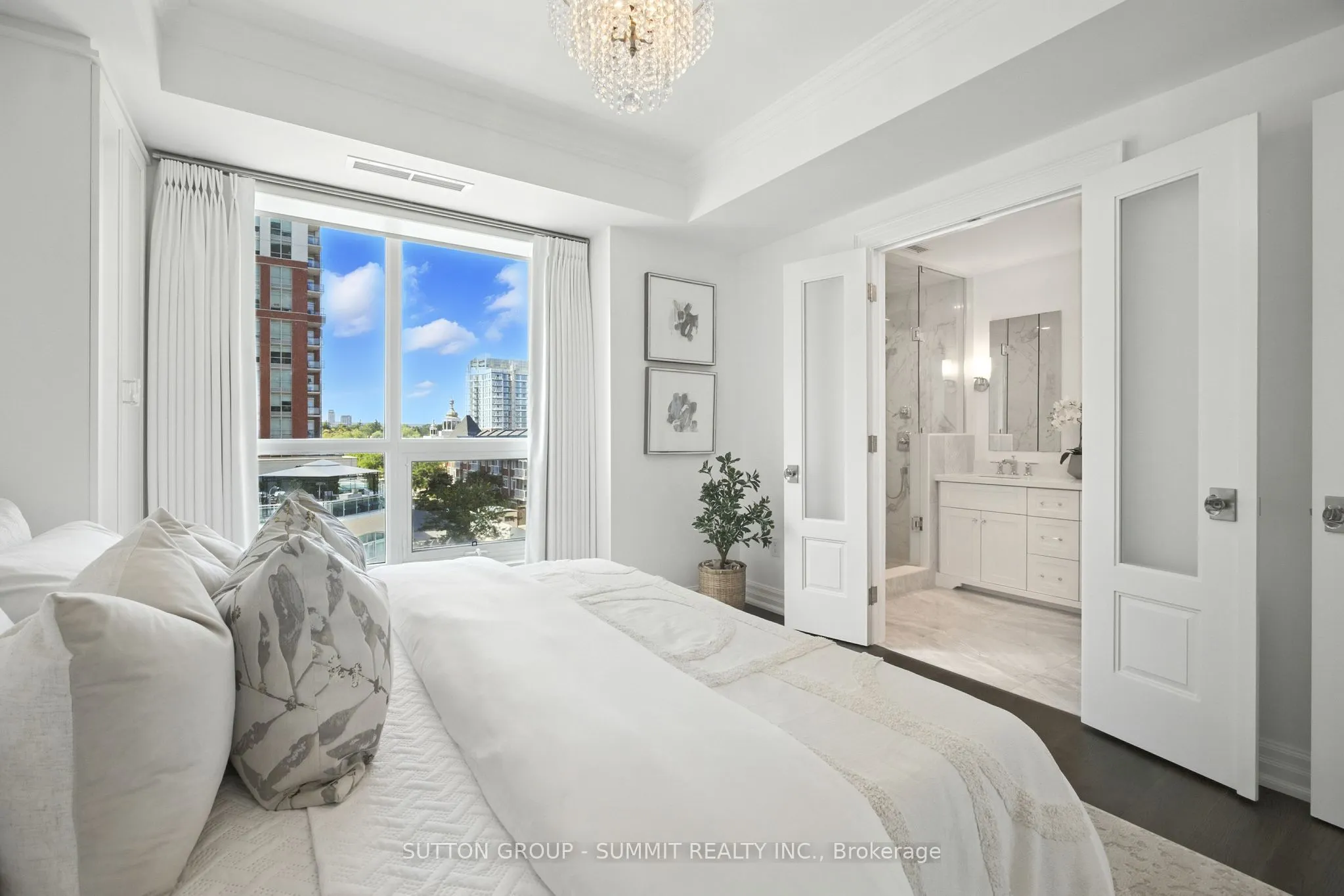 2060 Lakeshore Road, #404