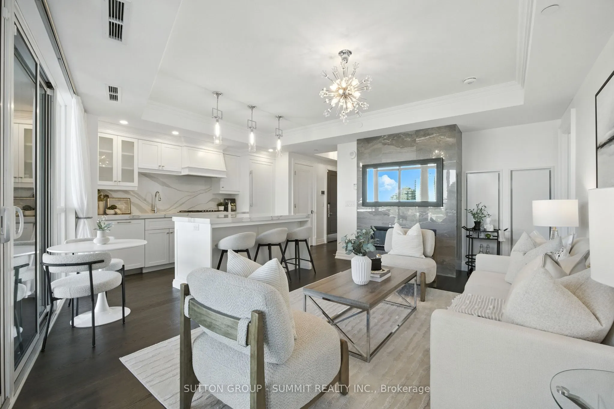 2060 Lakeshore Road, #404