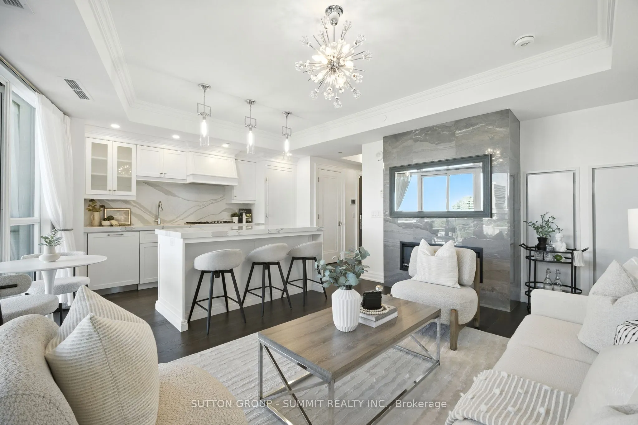 2060 Lakeshore Road, #404