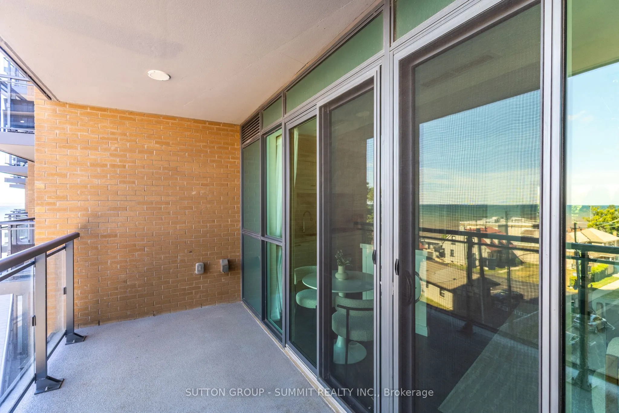2060 Lakeshore Road, #404
